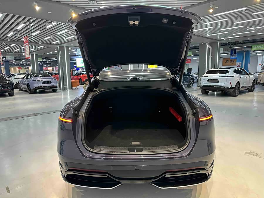 Avatr 06 2025 car image #25