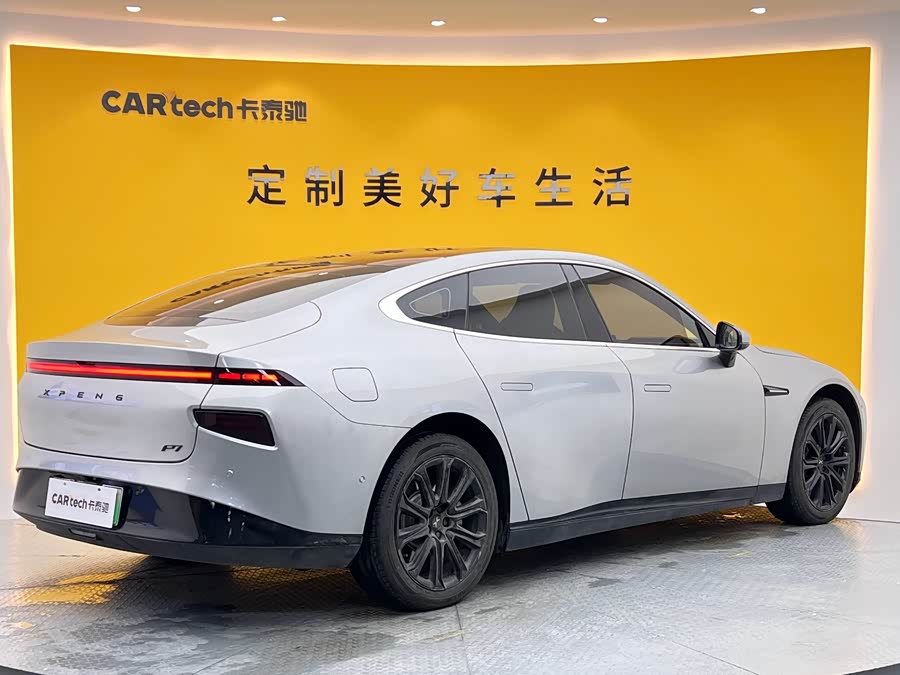 Xpeng P7 2021 صورة سيارة #25