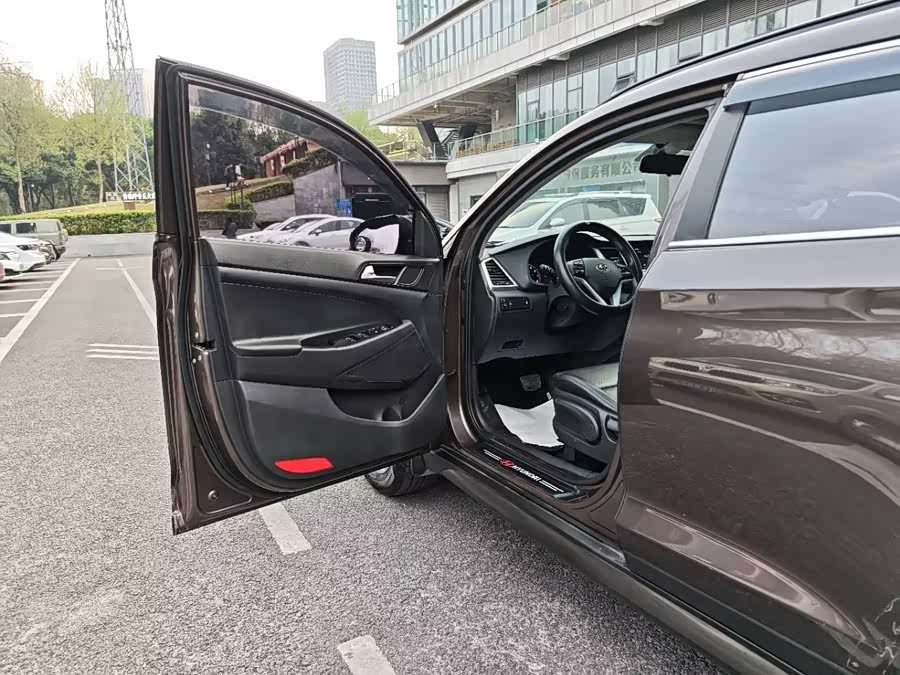 Hyundai Tucson 2015 car image #25