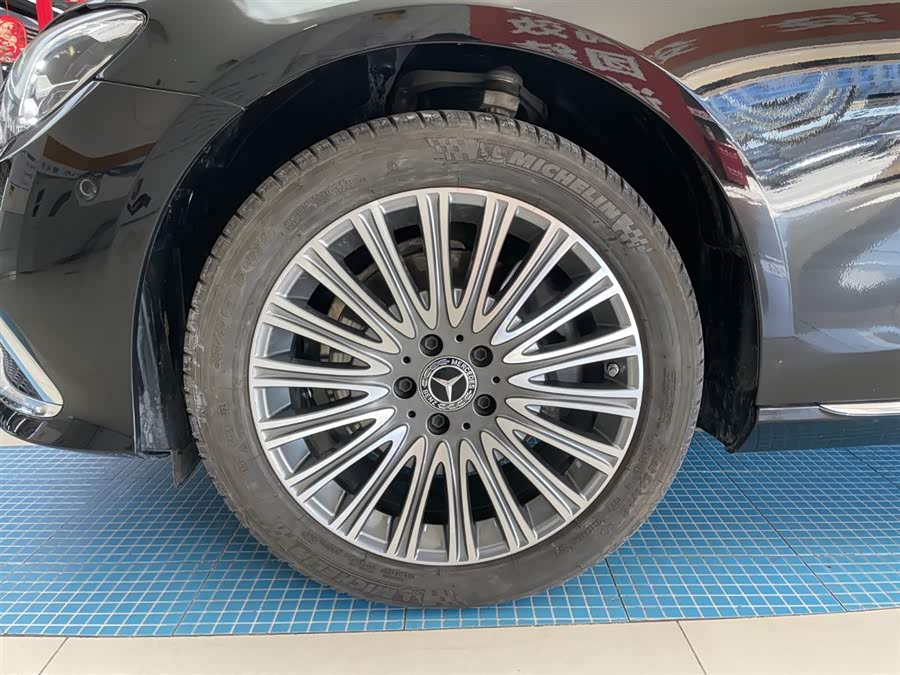 Mercedes-Benz E Class 2023 car image #25