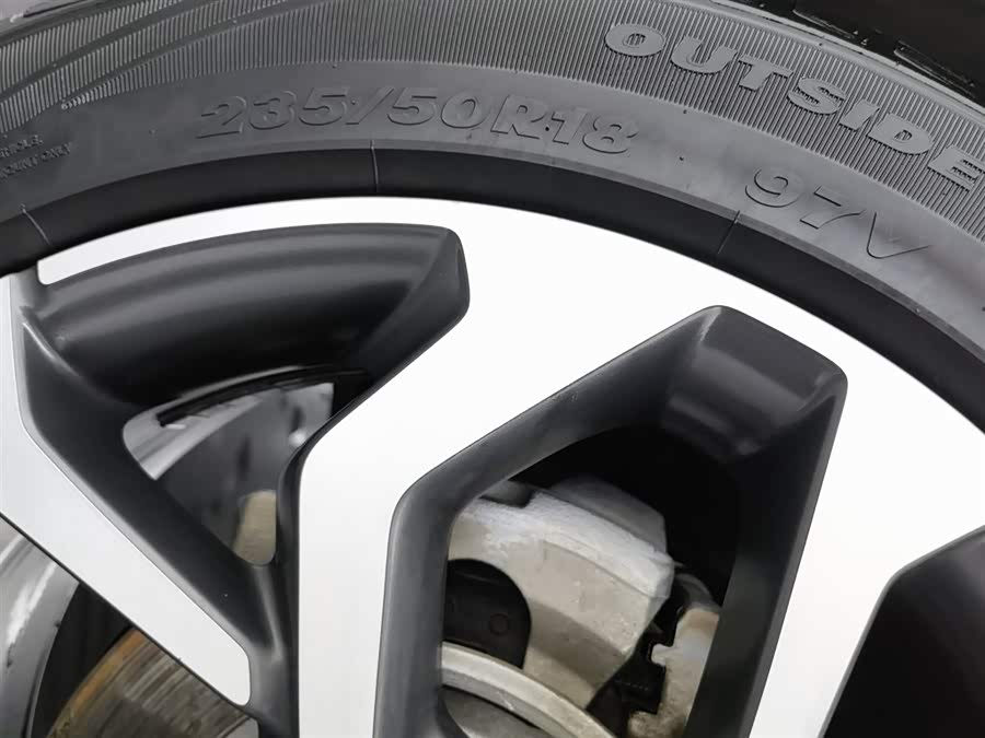 Lynk & Co 02 2018 car image #25