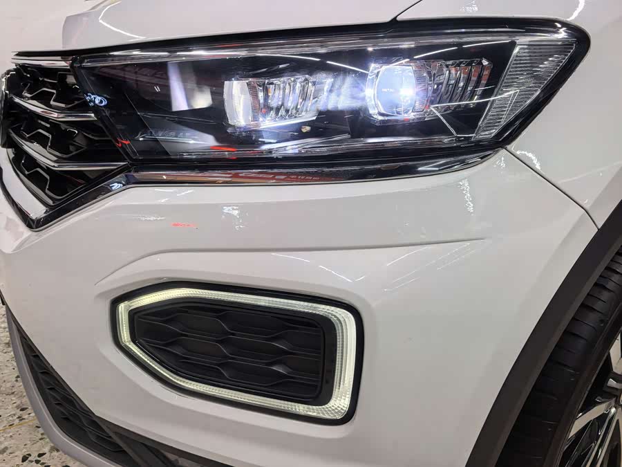 Volkswagen T-Roc 2022 car image #25