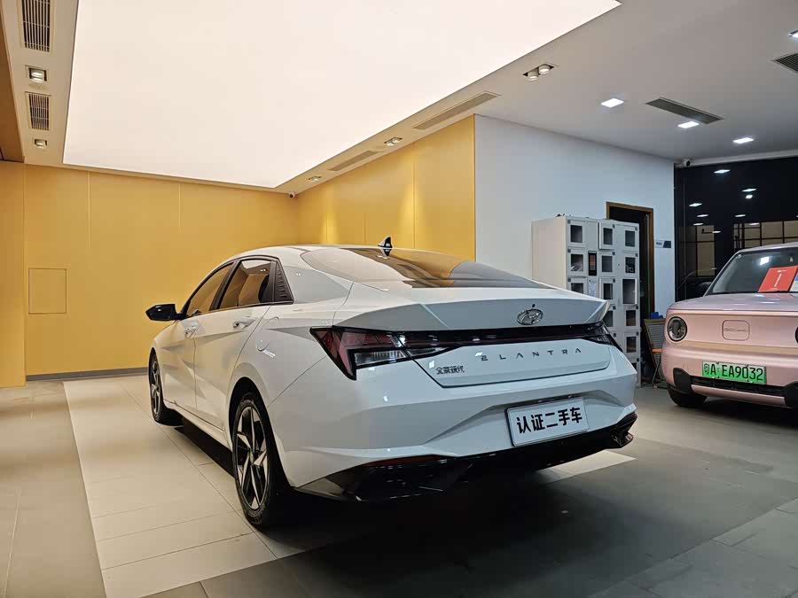 Hyundai Elantra 2023 immagine di auto #25