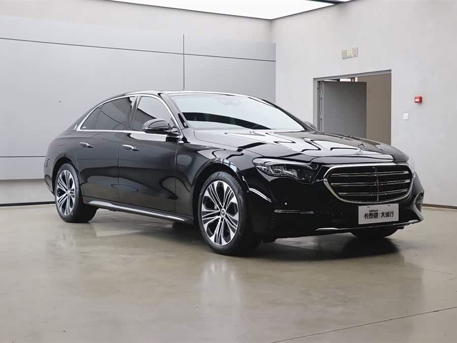 Mercedes-Benz E Class 2025 car image #25