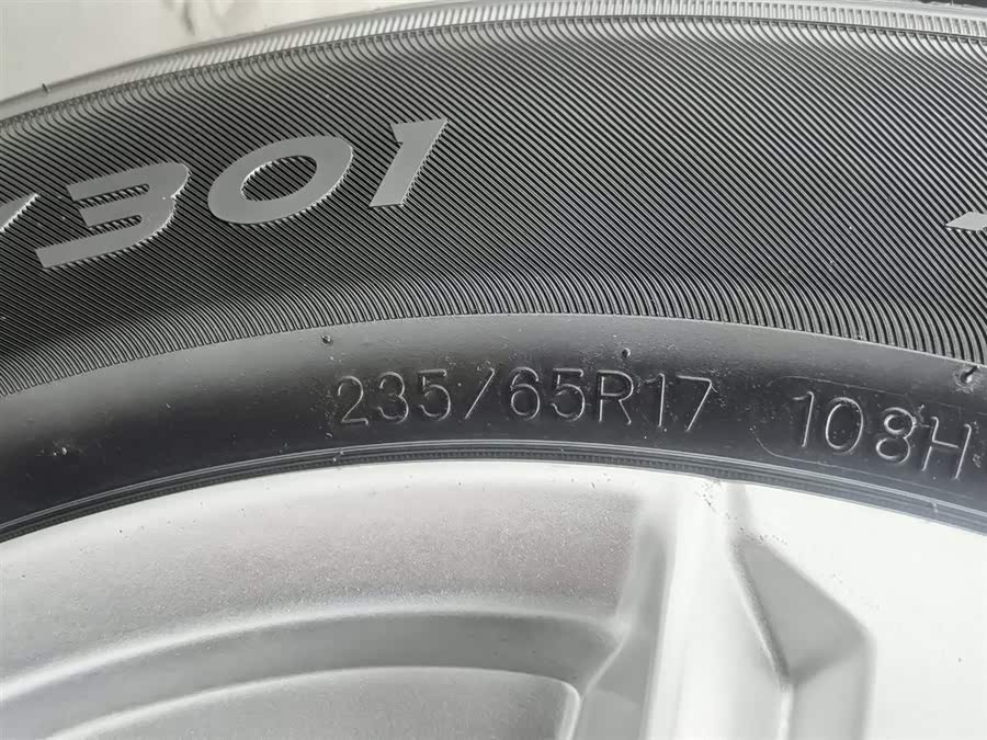 X70M 2022 car image #25