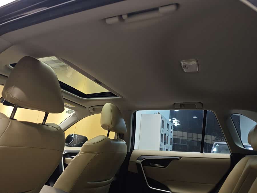 Toyota RAV4 2020 car image #25