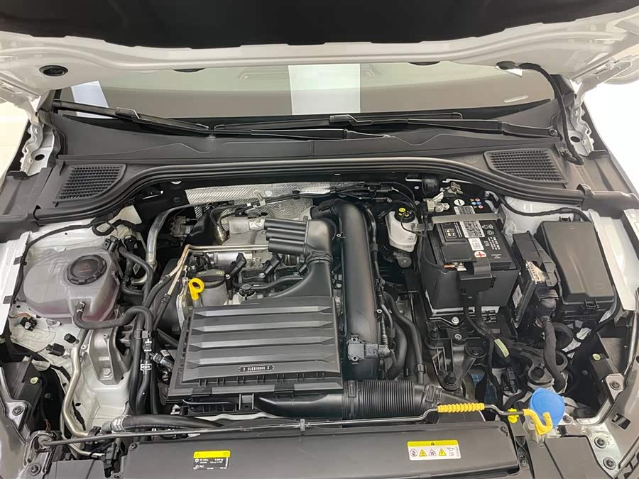 Volkswagen Golf 2023 car image #25