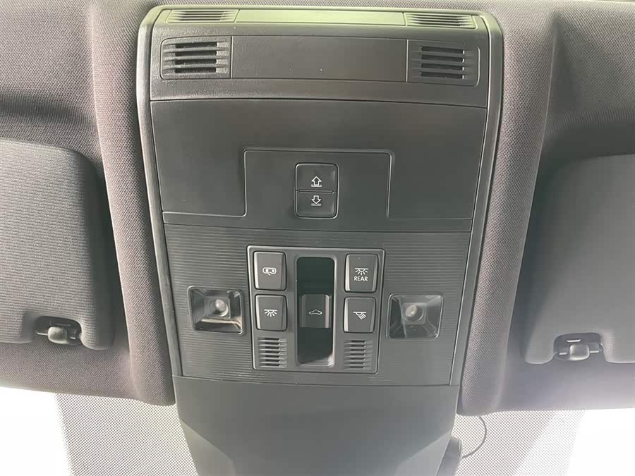 Volkswagen T-Roc 2024 car image #25