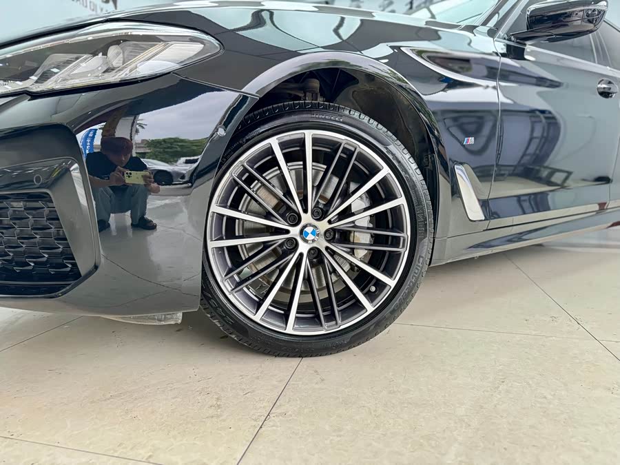 BMW 5 Series 2020 immagine di auto #25