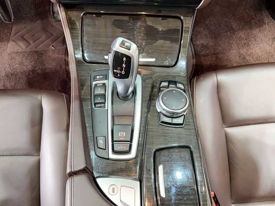 BMW 5 Series 2016 car image #25