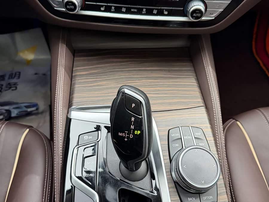 BMW 5 Series 2018 imagem de carro #25