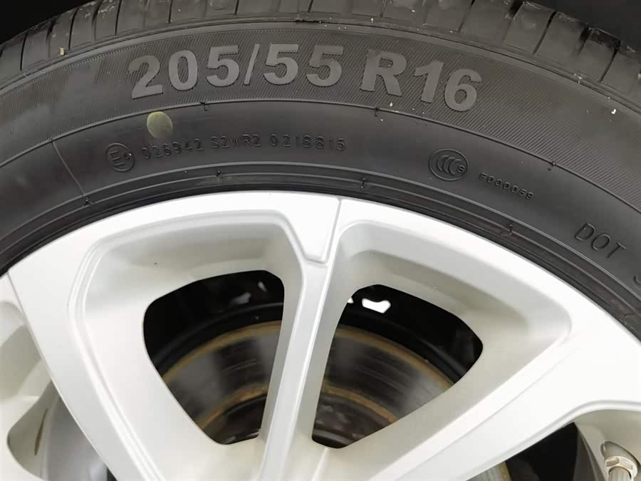 GEELY Emgrand 2021 car image #25