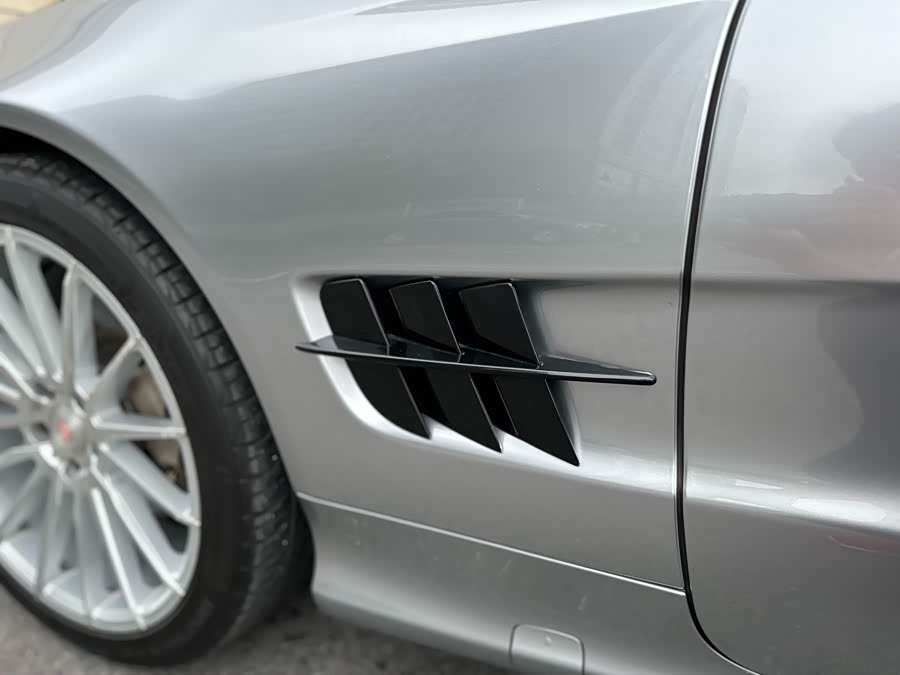 Mercedes-Benz SL Class 2010 car image #25