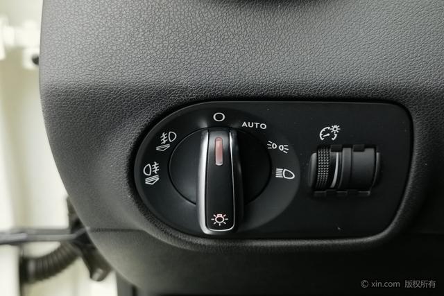 Audi A4 2014 car image #25