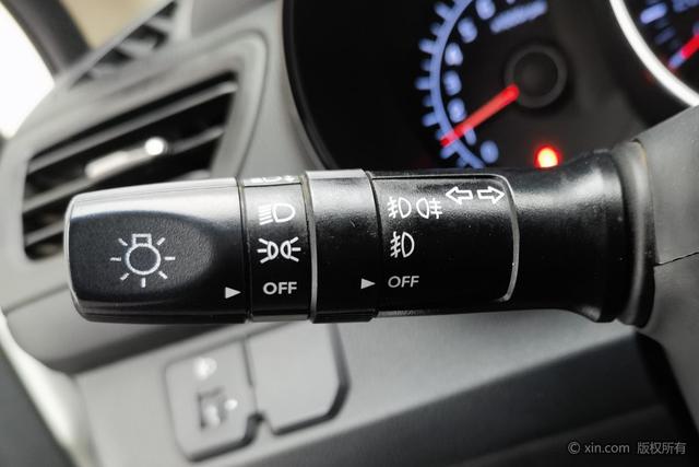 起亚 起亚K2 2013 汽车图片 #25