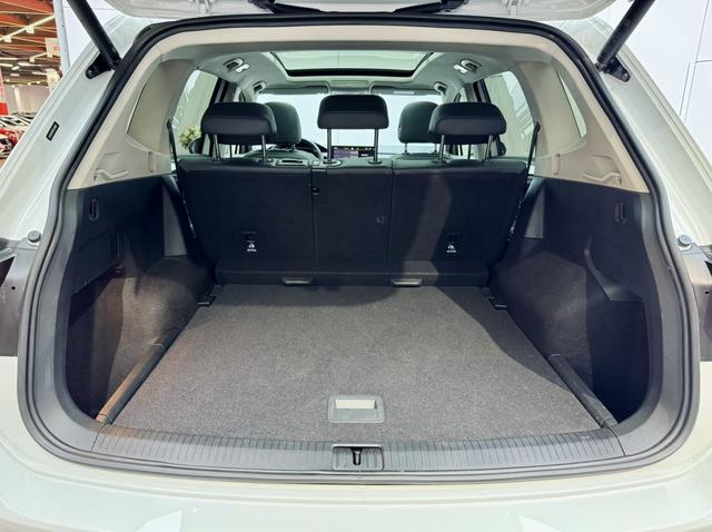 Volkswagen Tiguan L 2023 car image #25