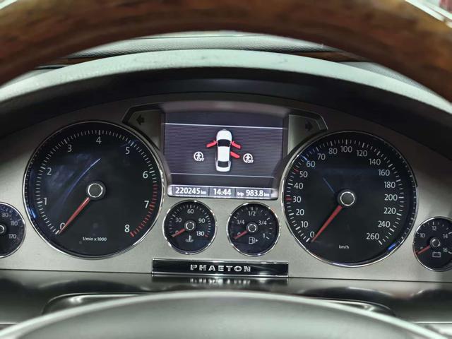 Volkswagen Pheaton 2011 immagine di auto #25