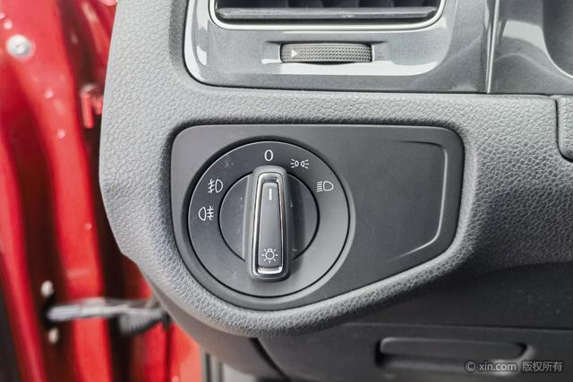 Volkswagen Golf 2019 car image #25
