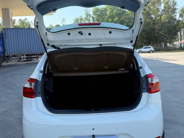 Kia K2 2014 car image #25