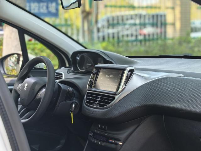 Peugeot 2008 2014 immagine di auto #25