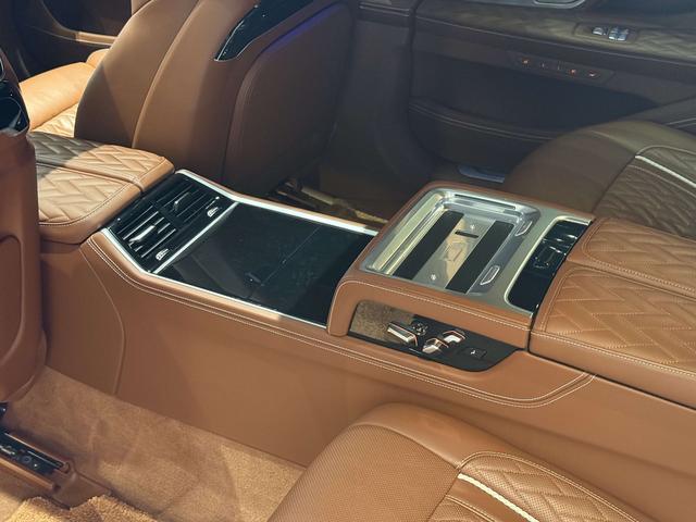 BMW 7 Series 2021 car image #25