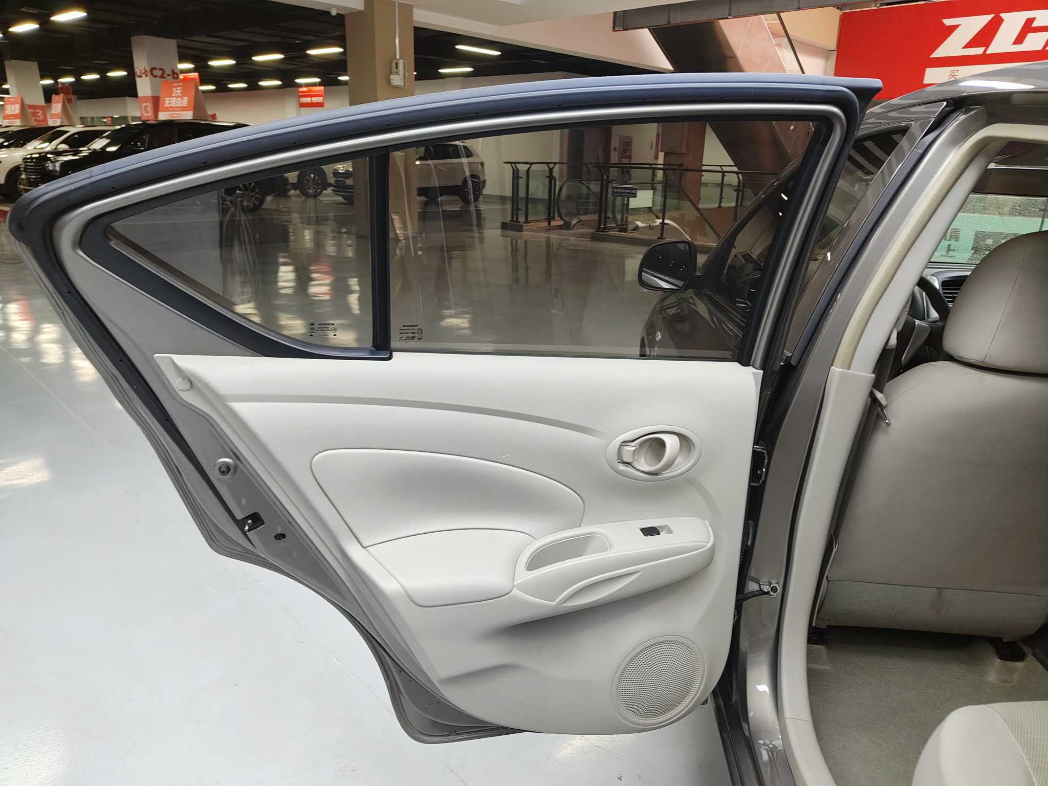Nissan Sunny 2016 #25 Nissan Sunny 2016 car image #25
