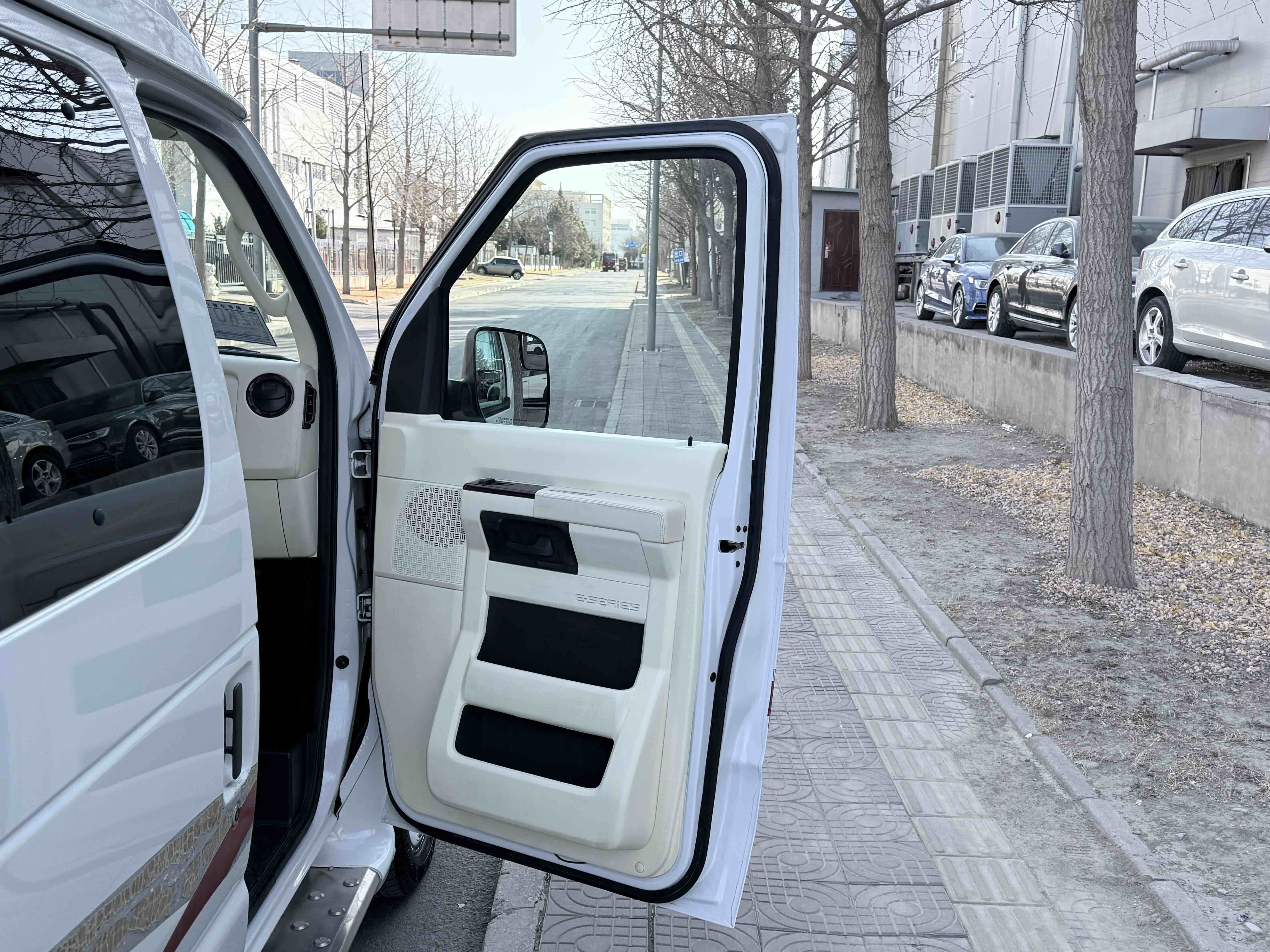 Ford E350 2015 #25 Ford E350 2015 car image #25