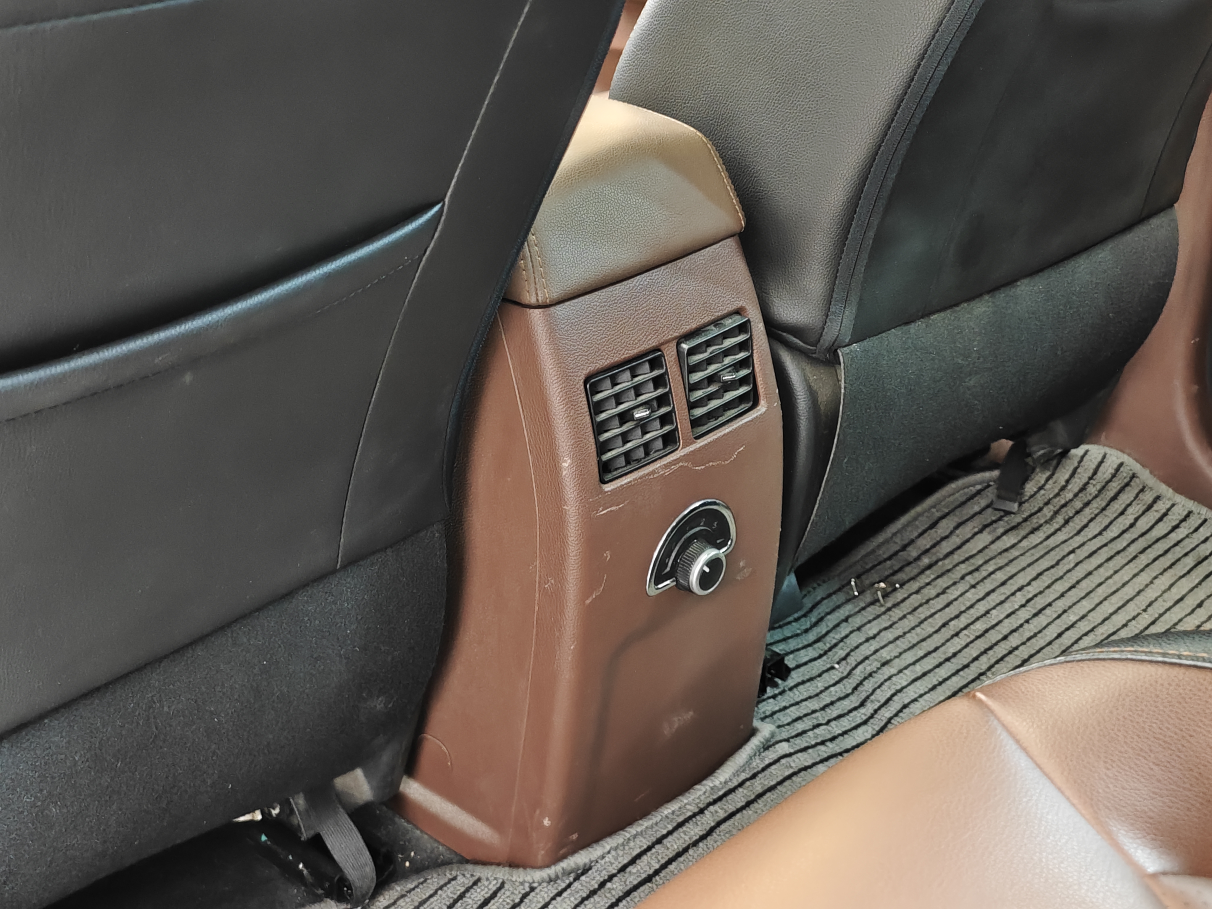 Forthing SX6 2016 car image #25