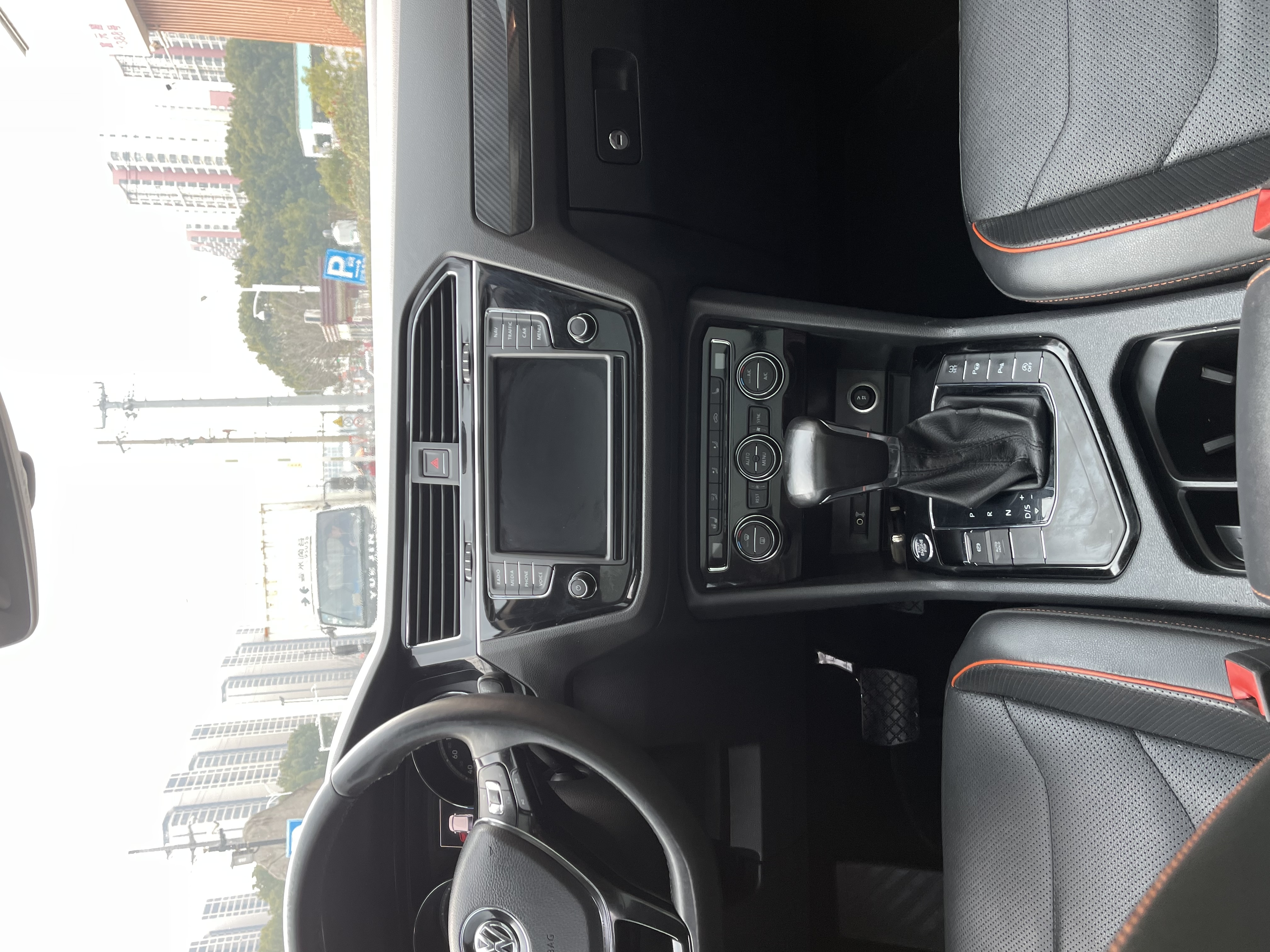 Volkswagen Tiguan L 2017 immagine di auto #25