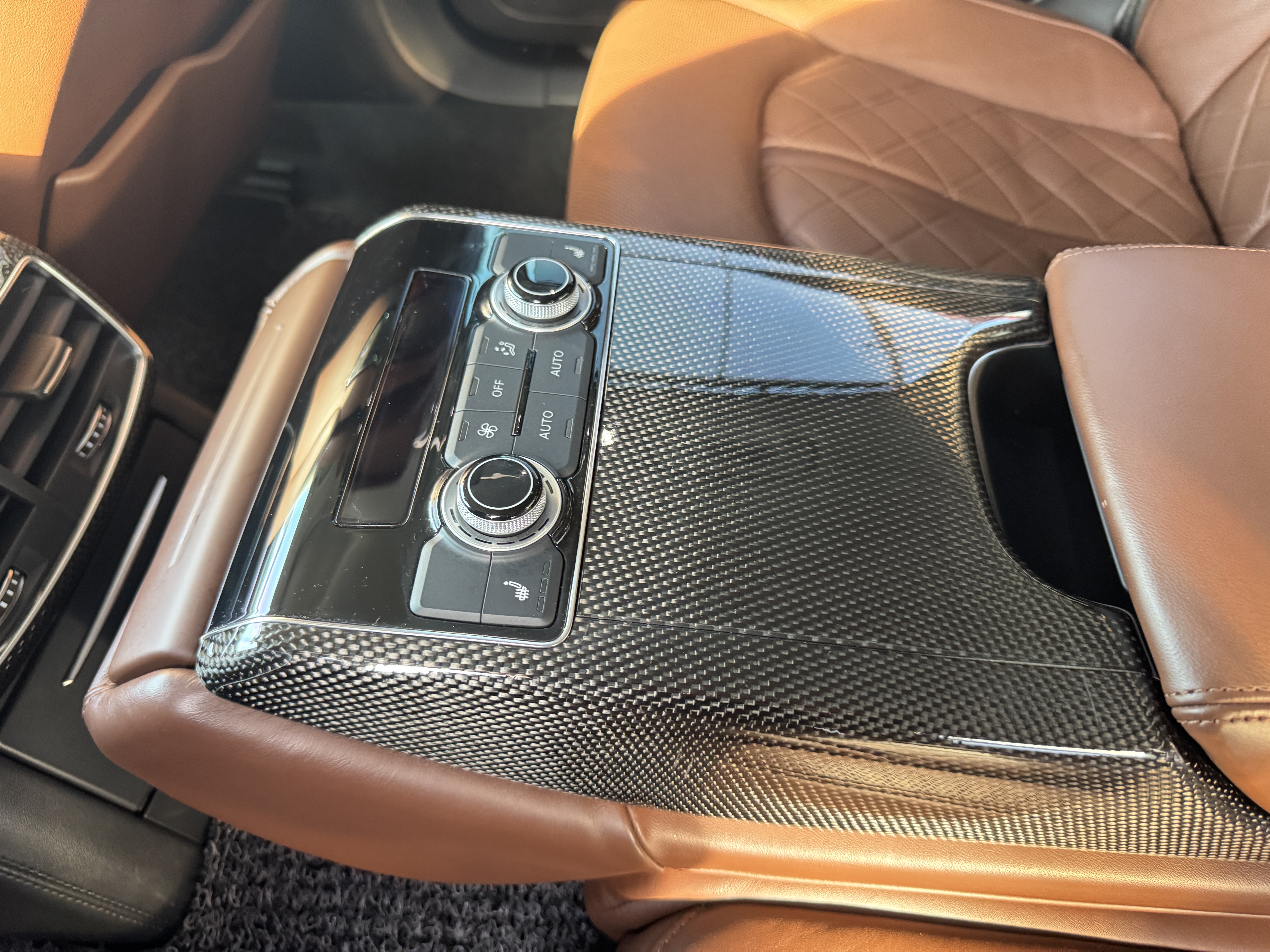 Audi S8 2012 صورة سيارة #25