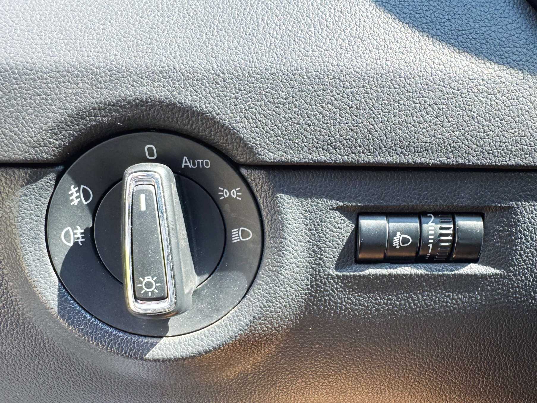 Skoda Octavia 2018 car image #25