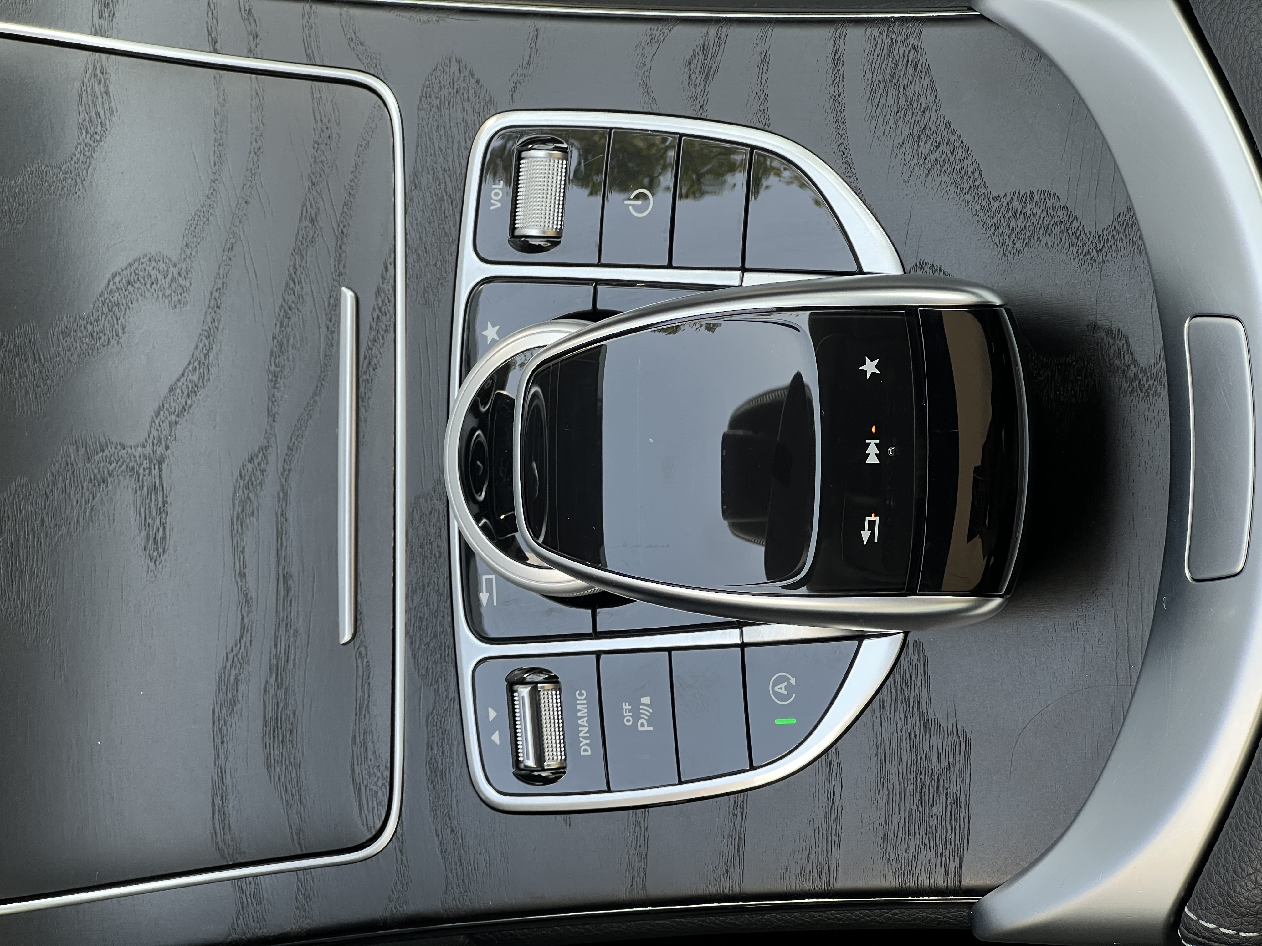 Mercedes-Benz C Class 2018 car image #25