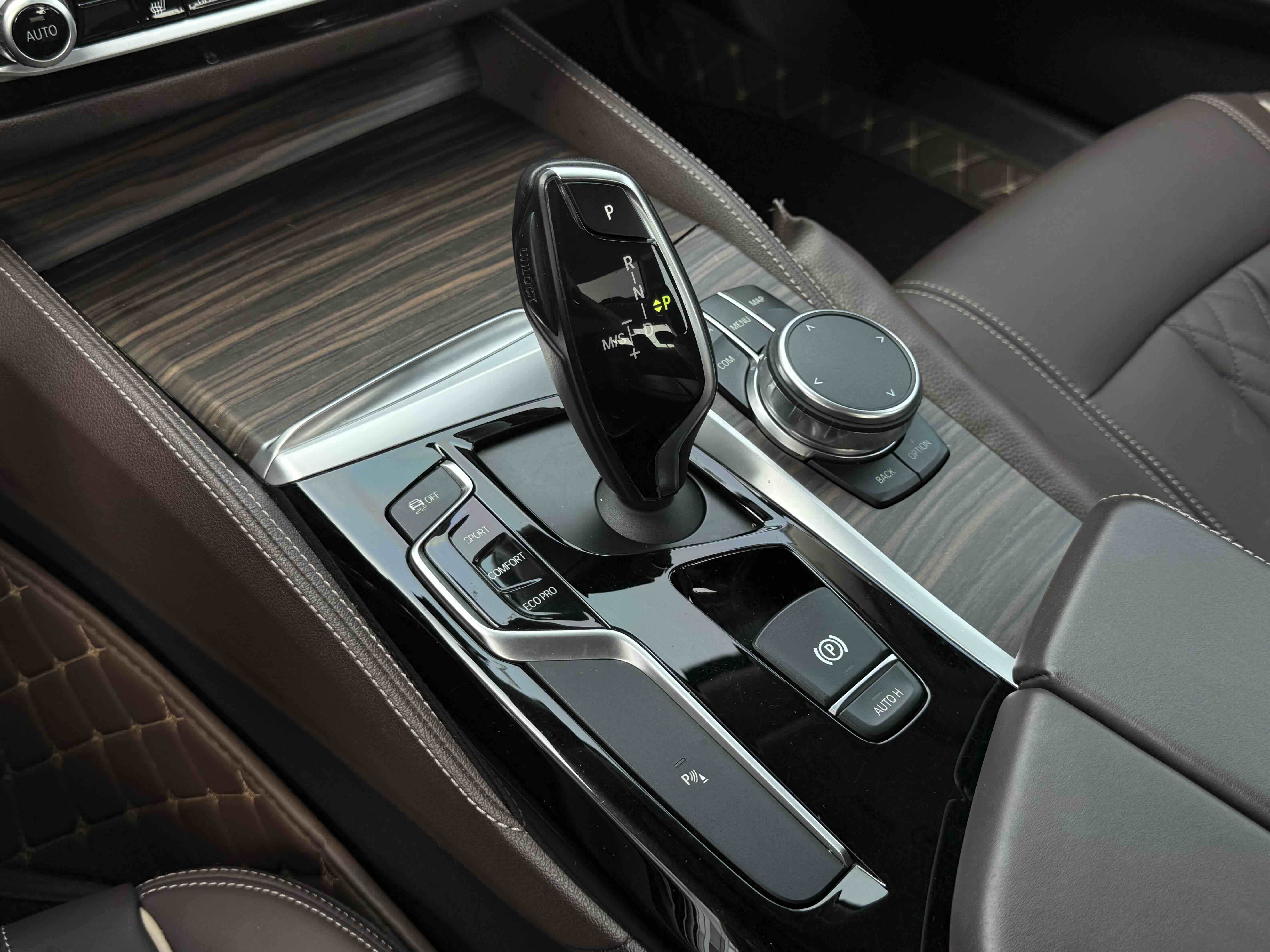 BMW 5 Series 2018 car image #25