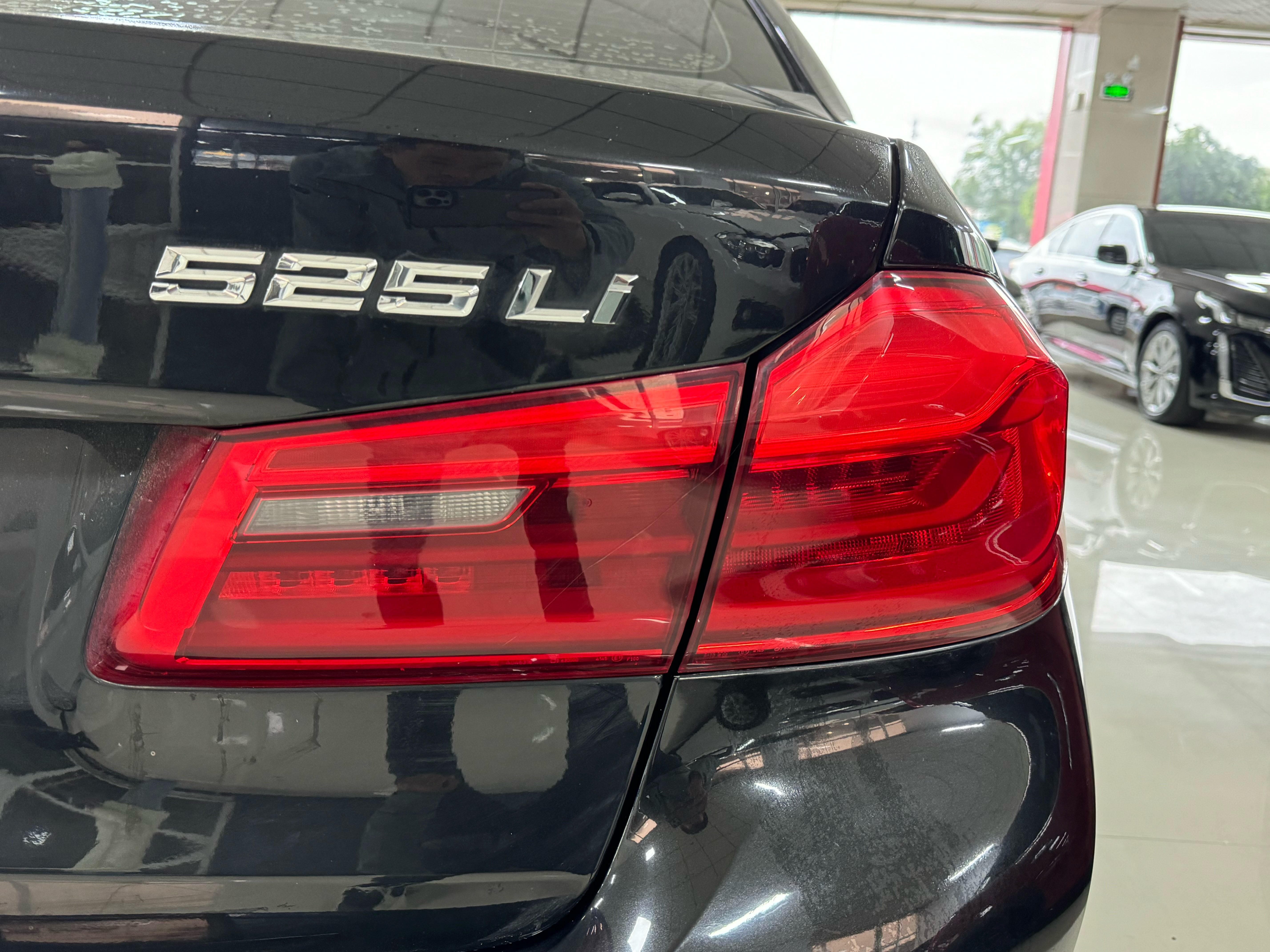 BMW 5 Series 2019 car image #25