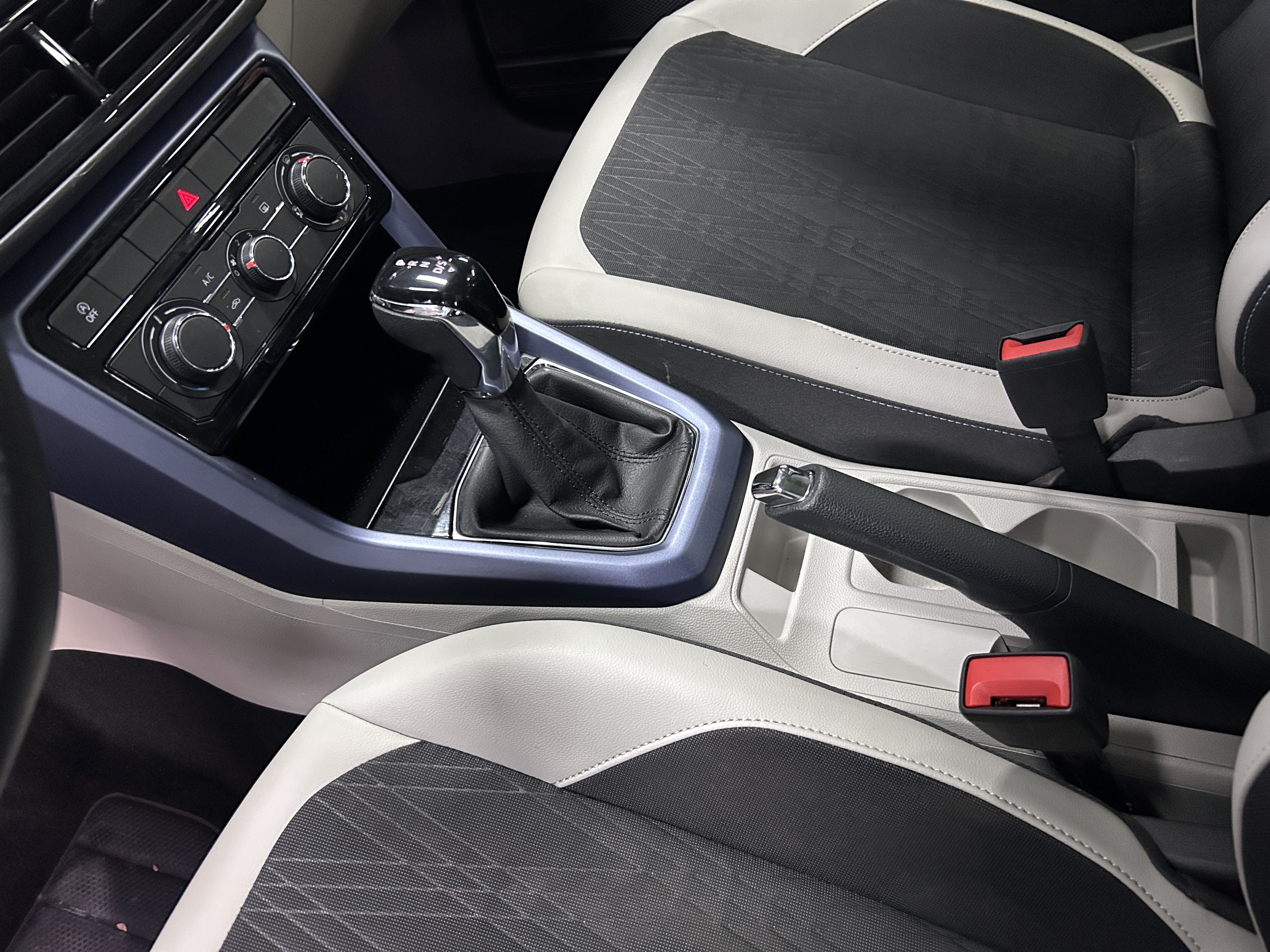 Volkswagen T-Cross 2020 #25 Volkswagen T-Cross 2020 car image #25