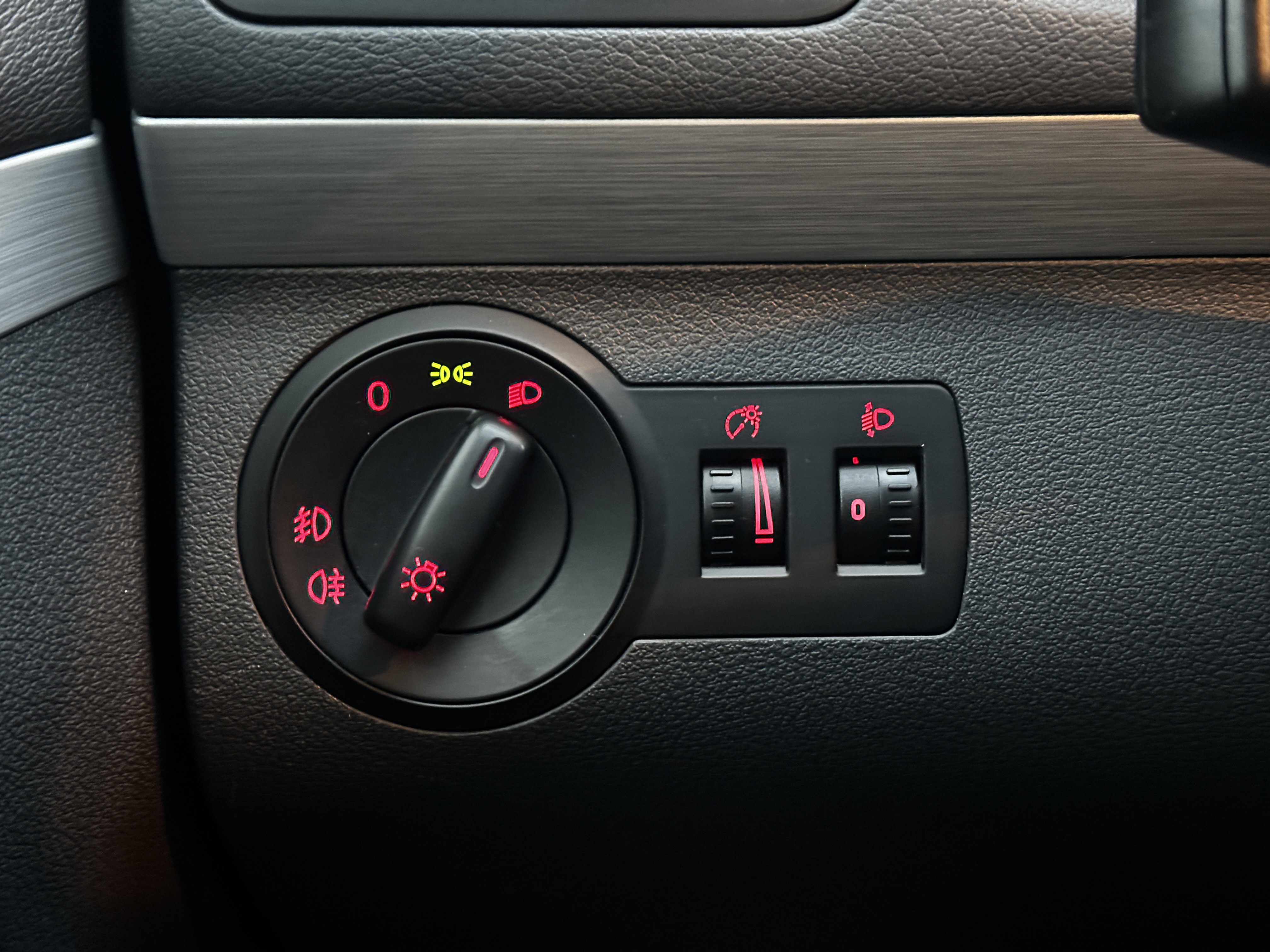 Volkswagen Touran 2015 immagine di auto #25