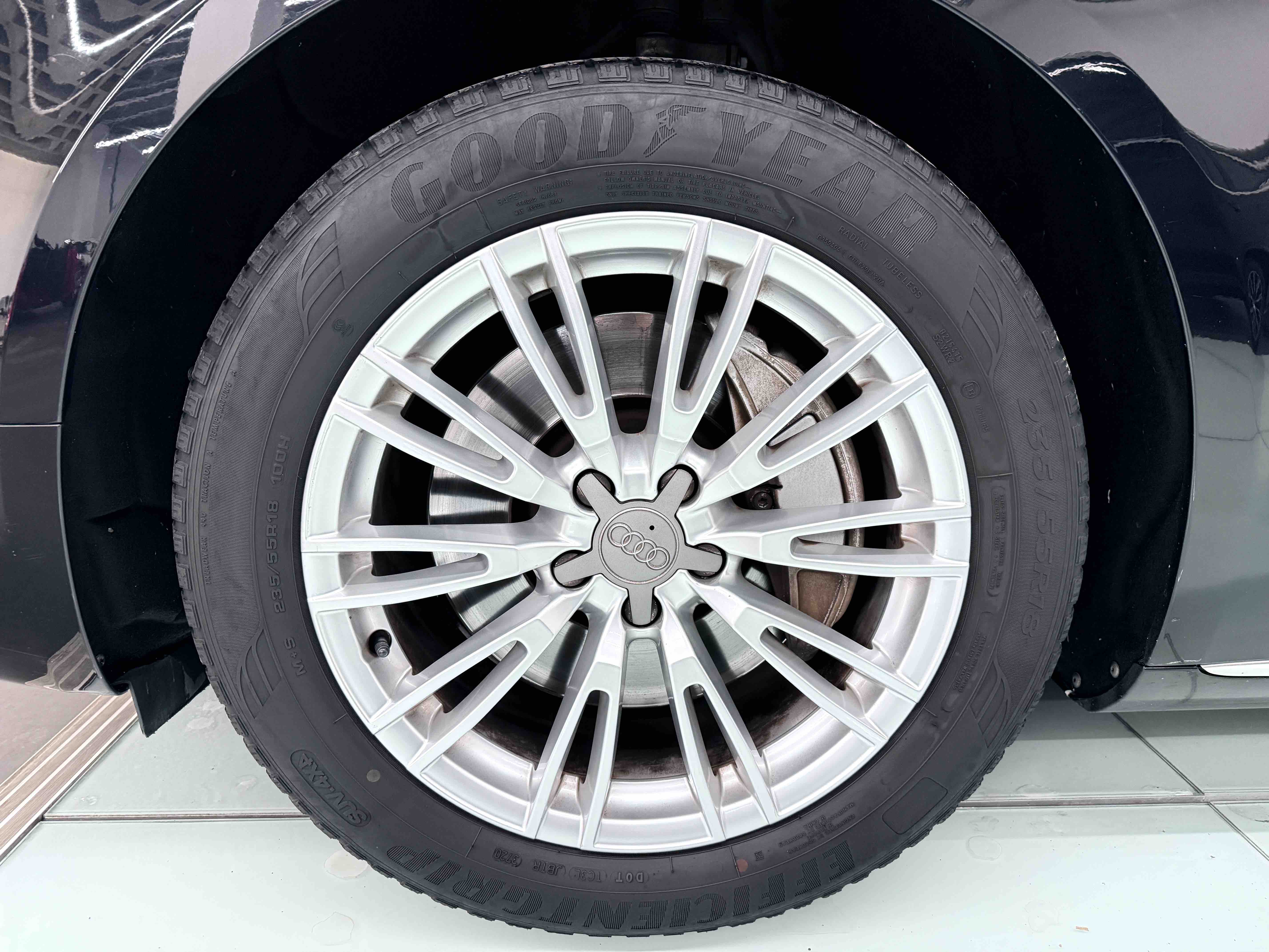 Audi A8 2015 car image #25