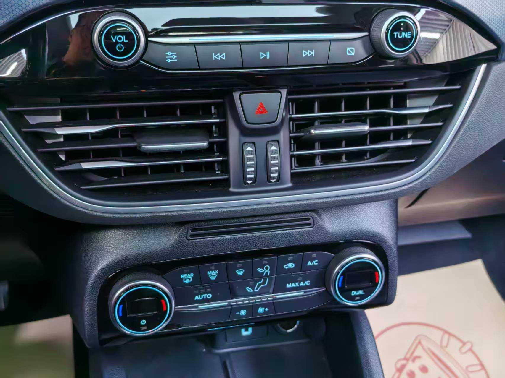 Ford Focus Active 2020 car image #25