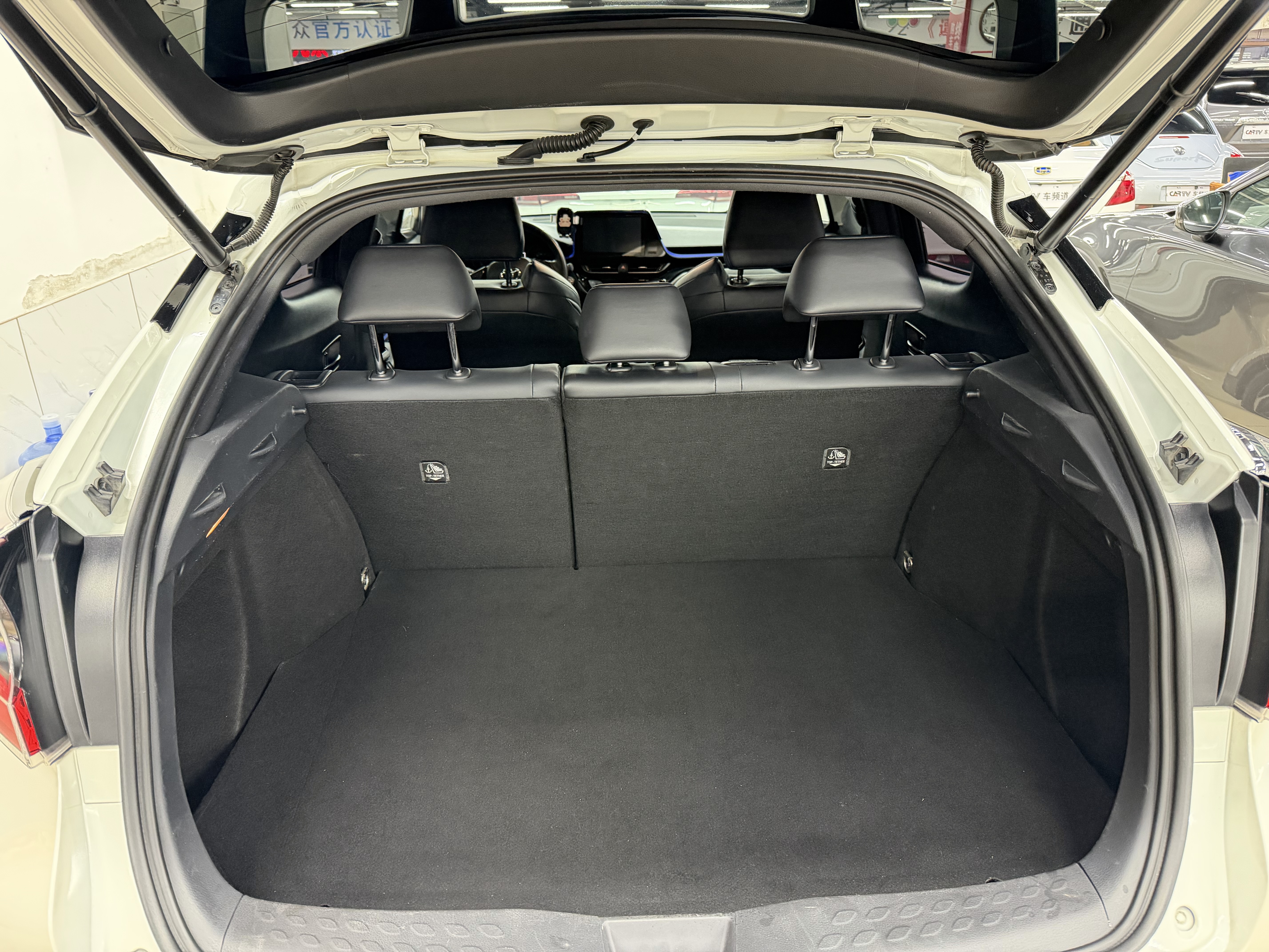 Toyota C-HR 2020 immagine di auto #25