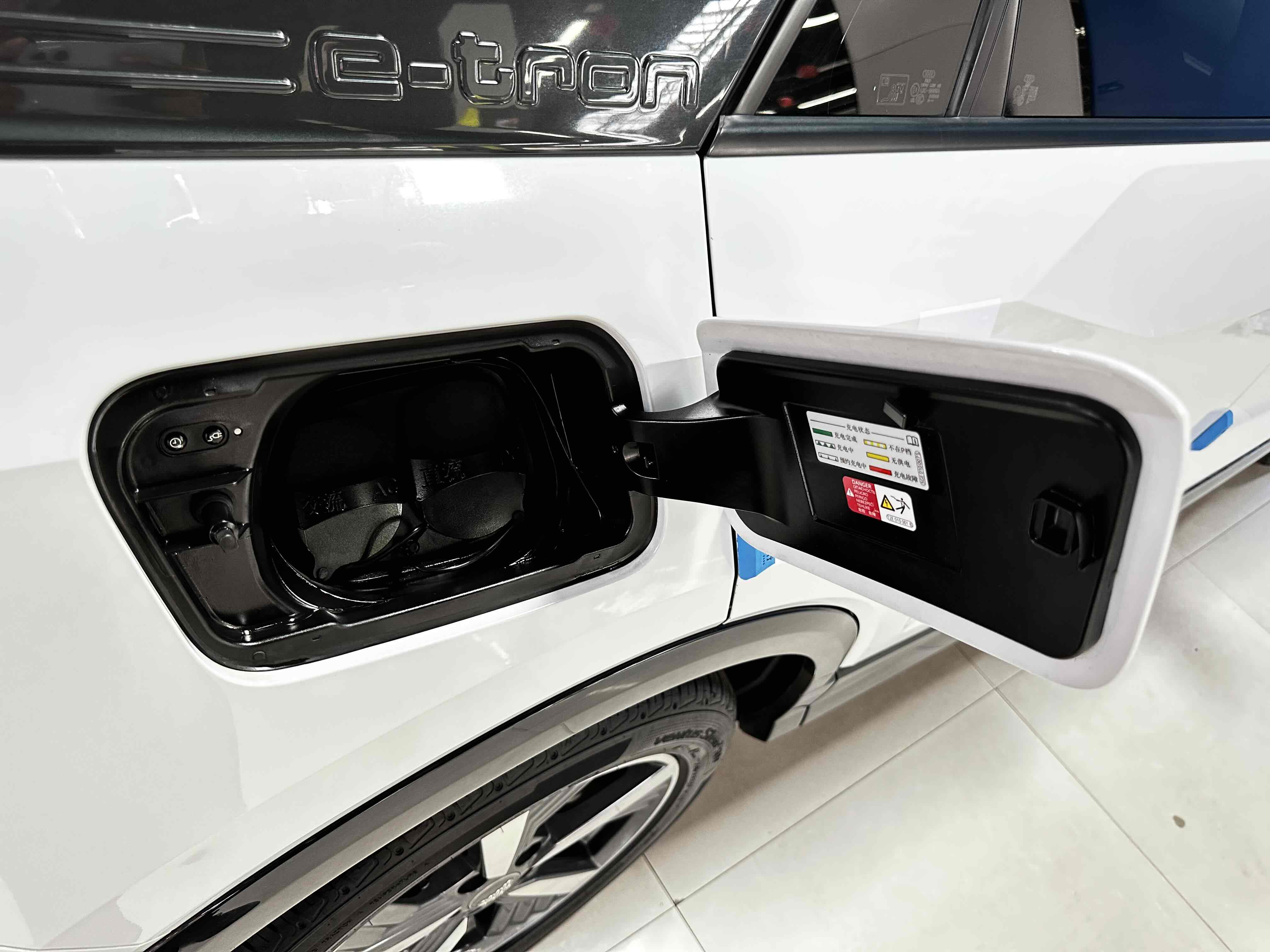 Audi Q2L e-tron 2021 car image #25