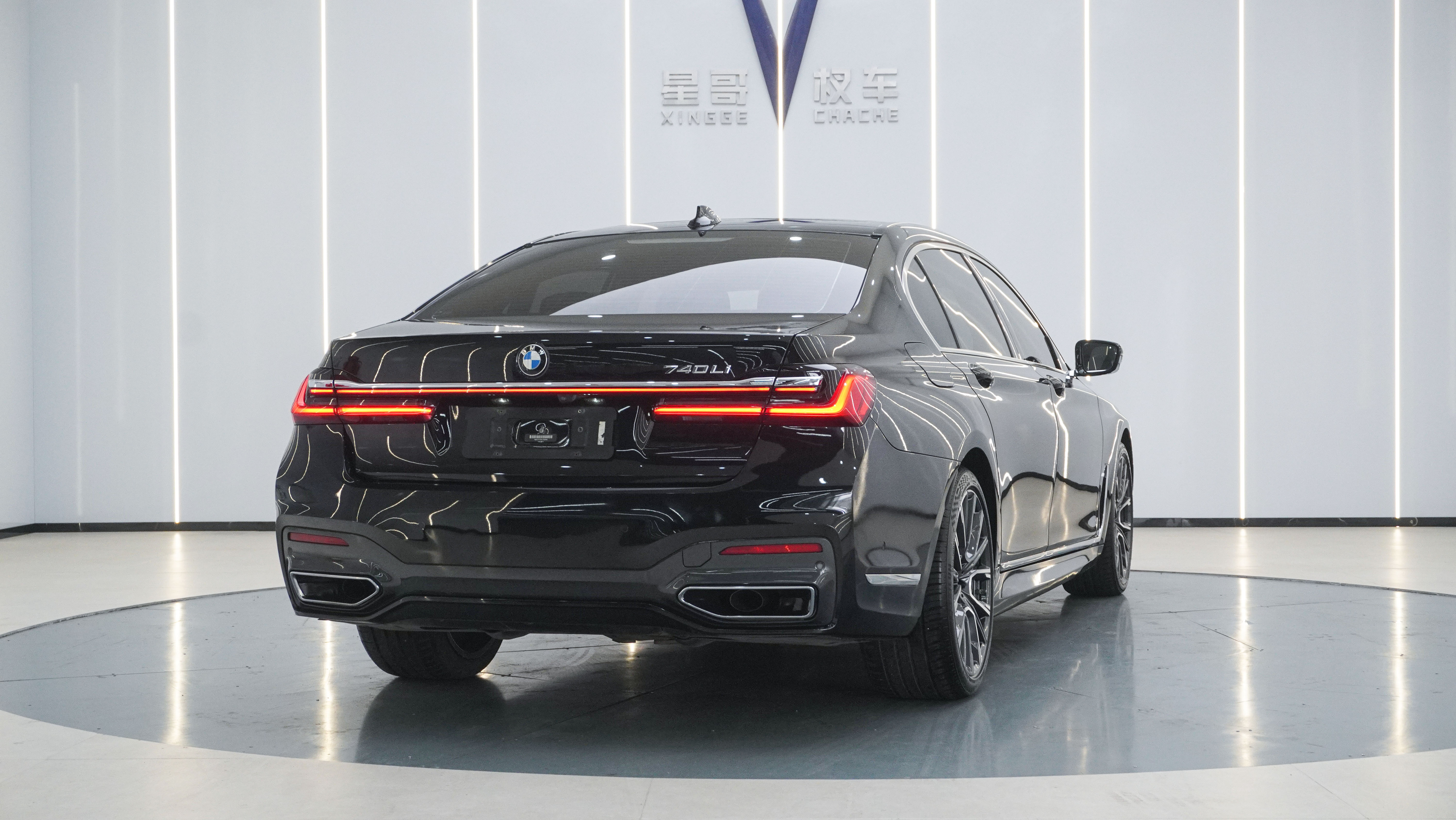 BMW 7 Series 2020 car image #25