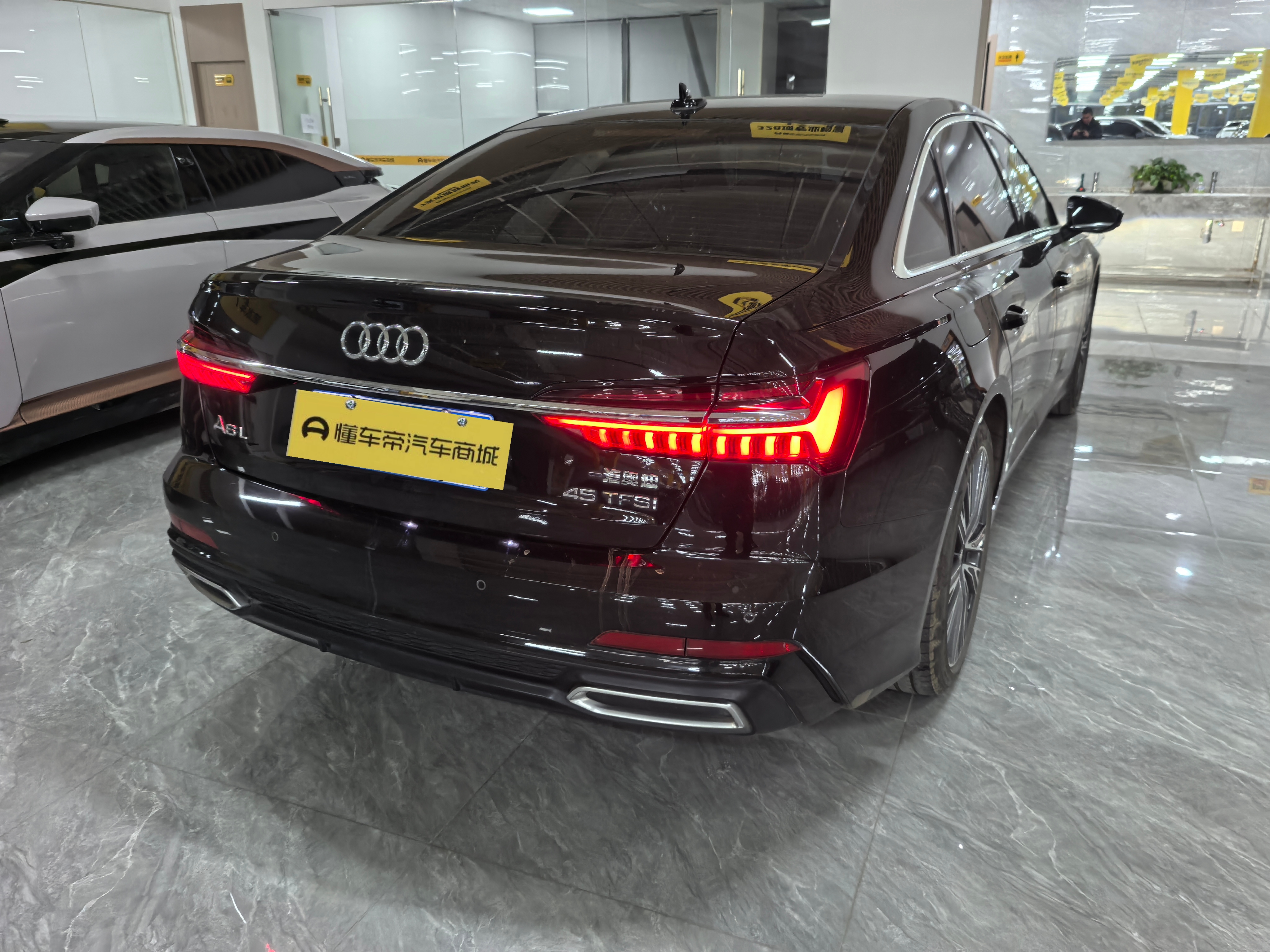 2021 car image #25