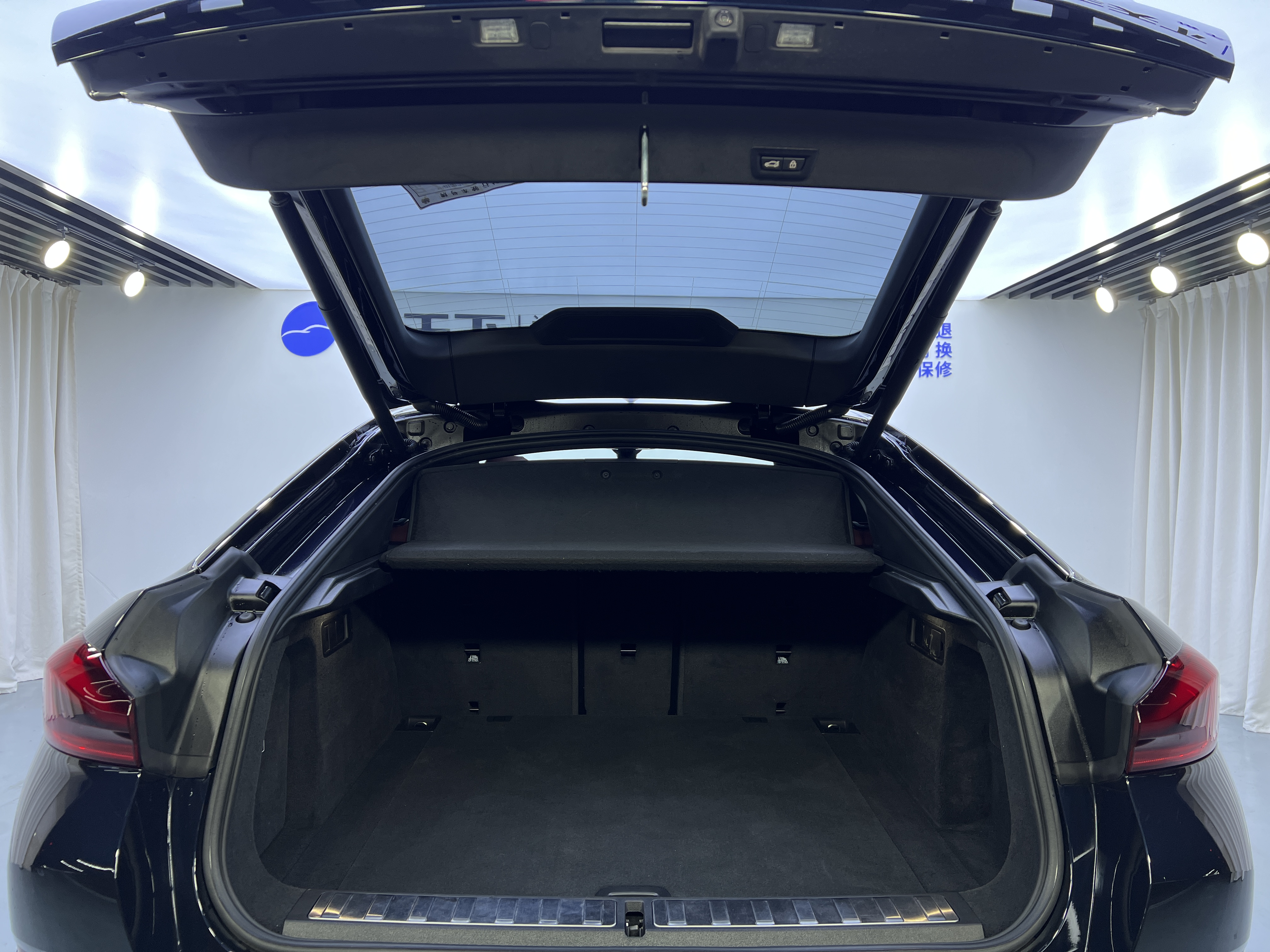 BMW X6 2022 car image #25