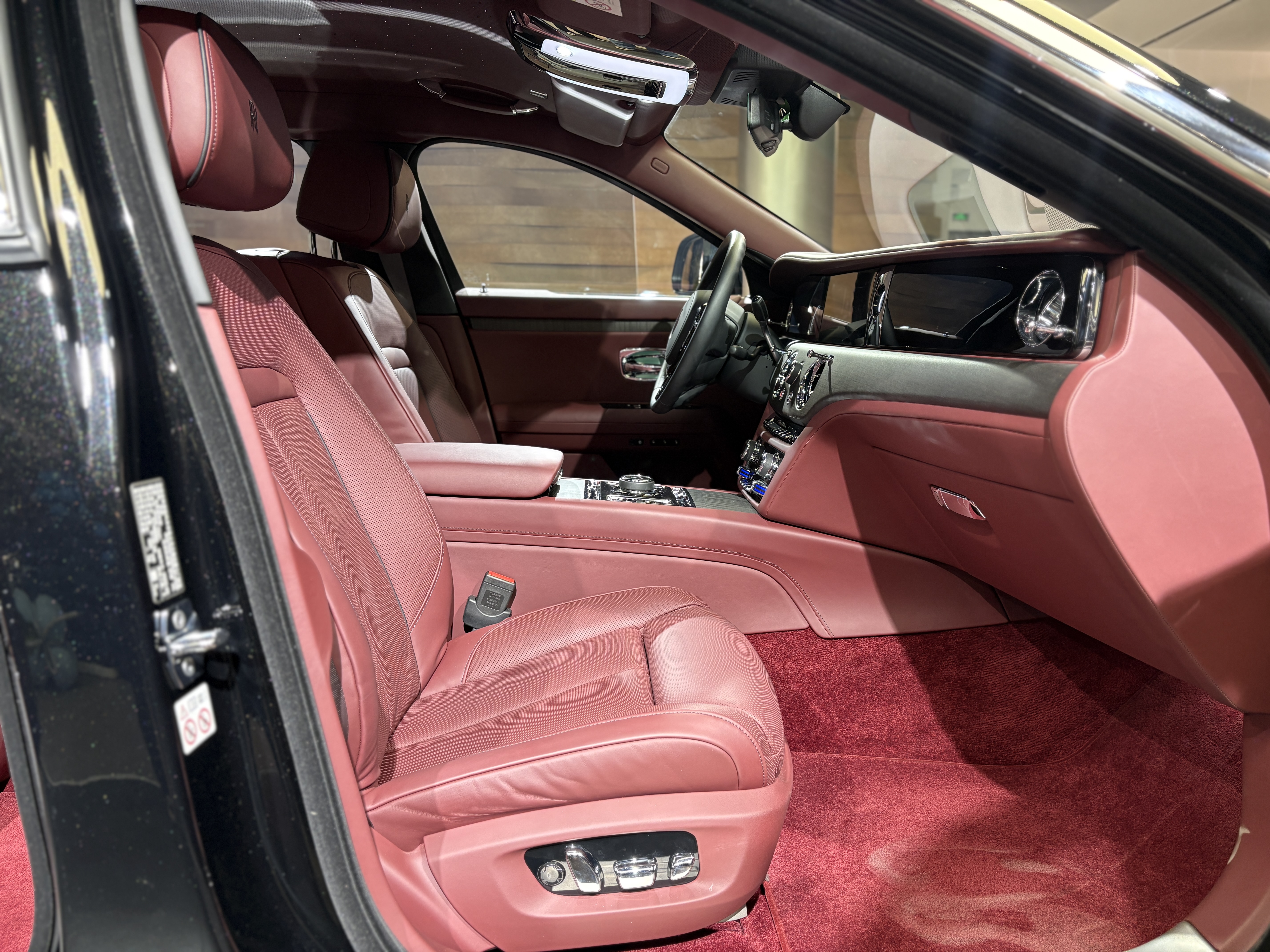 劳斯莱斯 古思特 2022 #25 劳斯莱斯 古思特 2022 汽车图片 #25