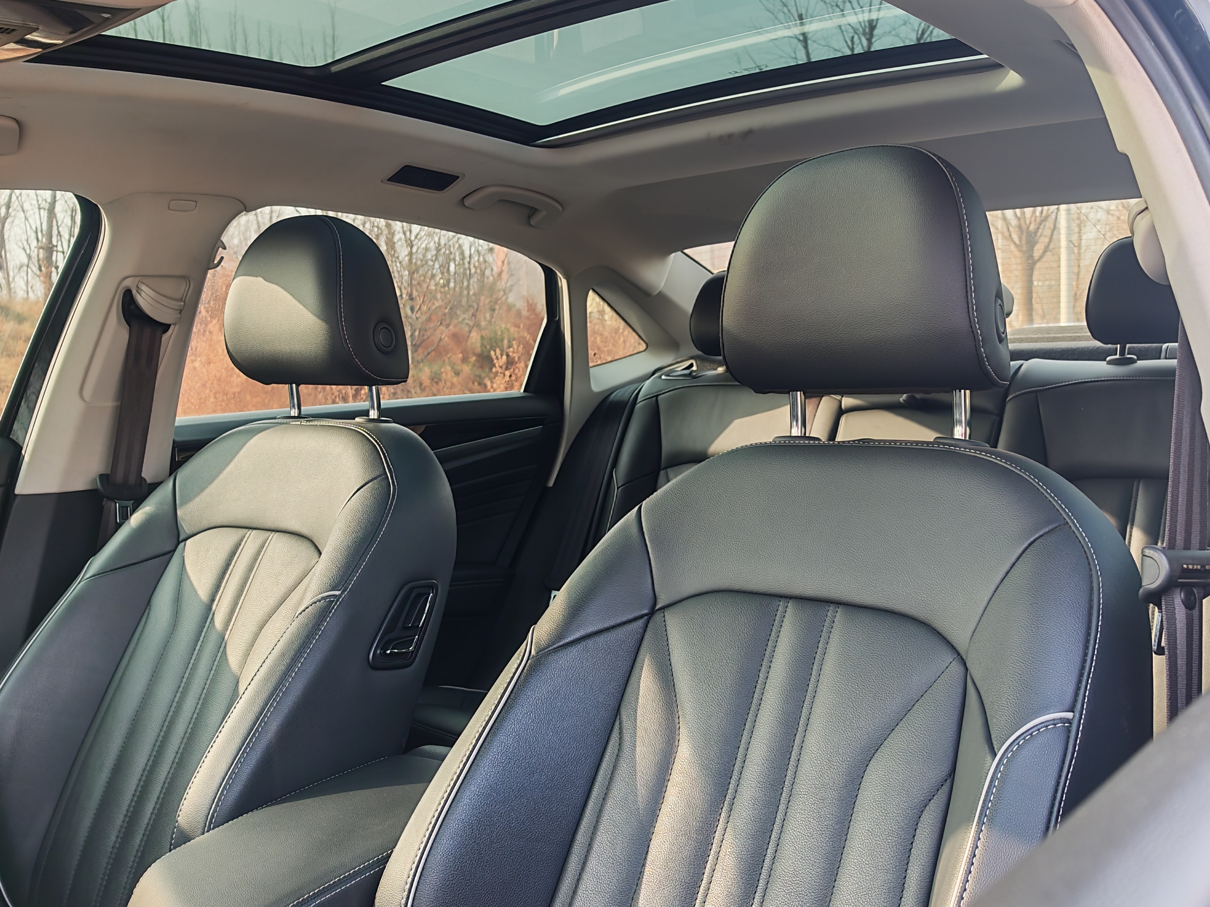Volkswagen Passat 2022 car image #25