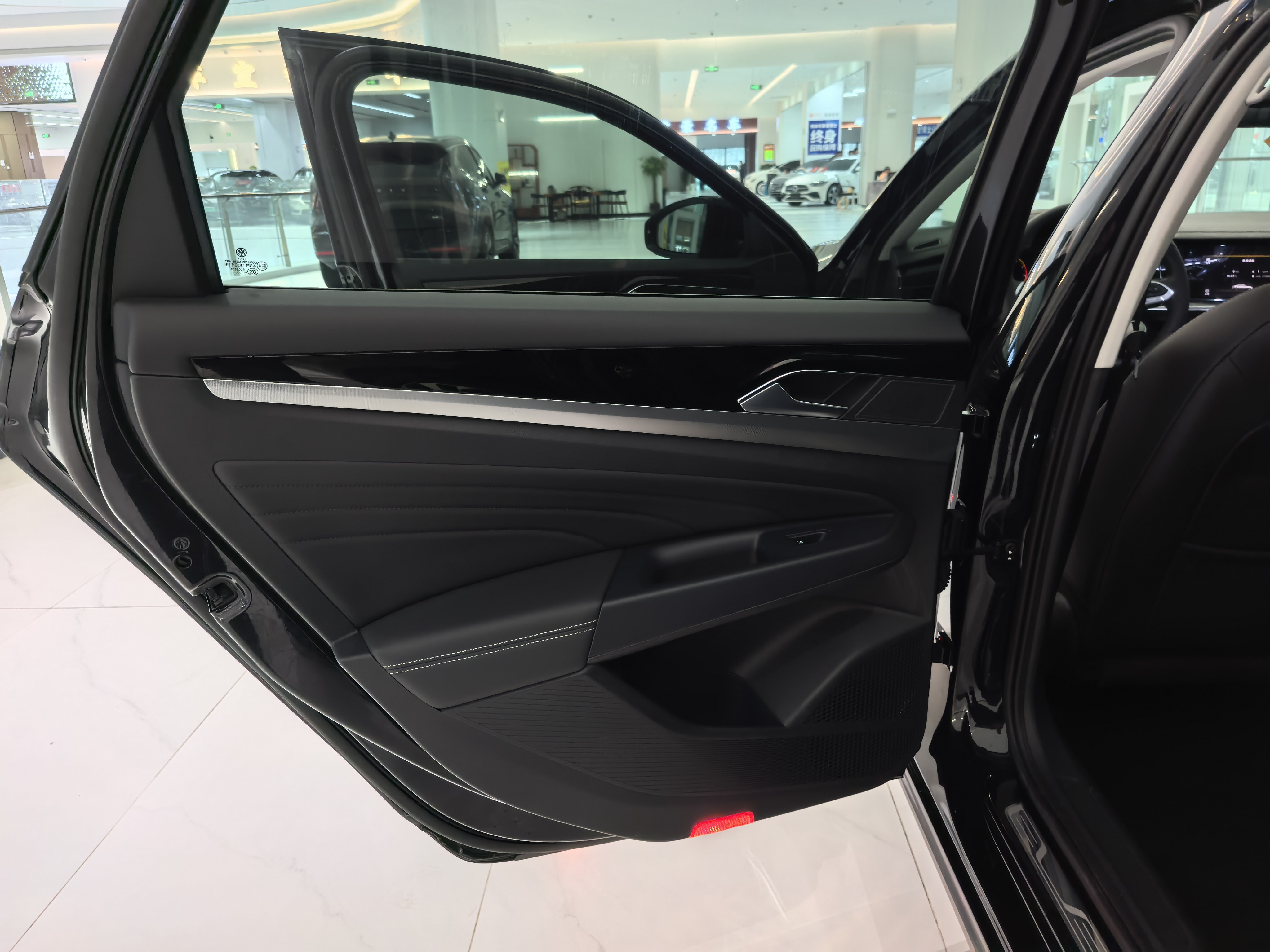 Volkswagen Passat 2021 car image #25