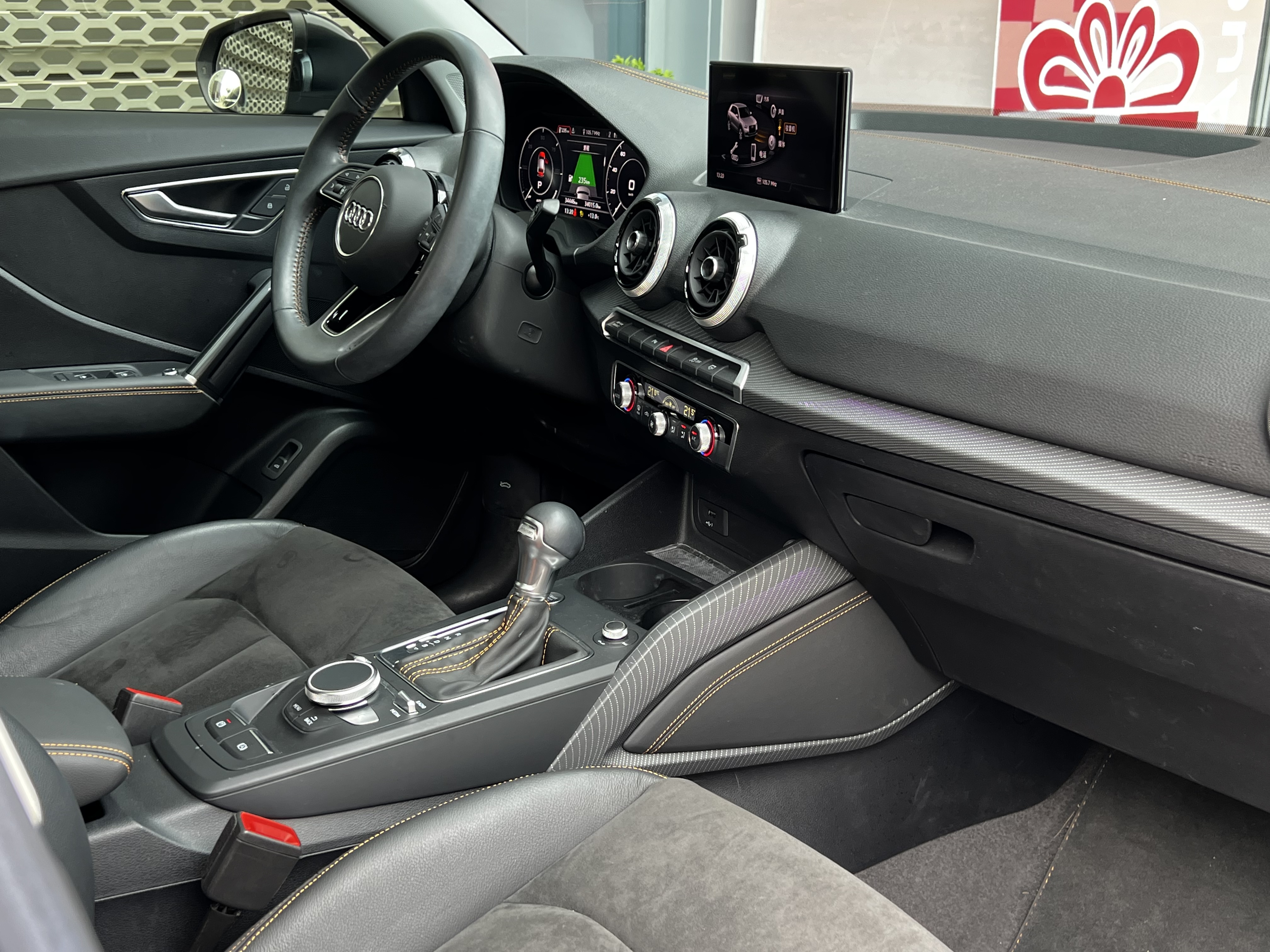 Audi Q2L e-tron 2022 immagine di auto #25