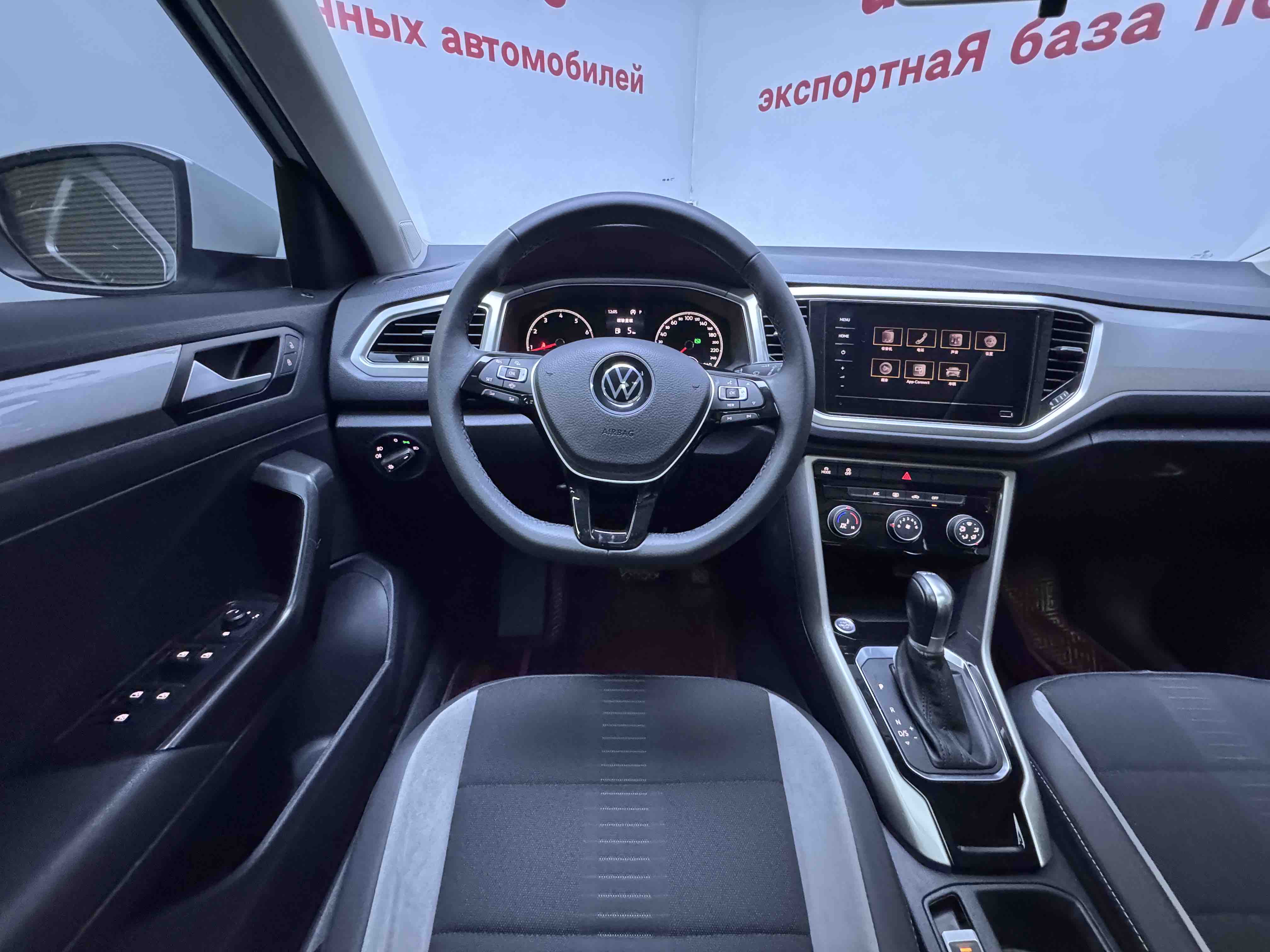 Volkswagen T-Roc 2023 #25 Volkswagen T-Roc 2023 car image #25