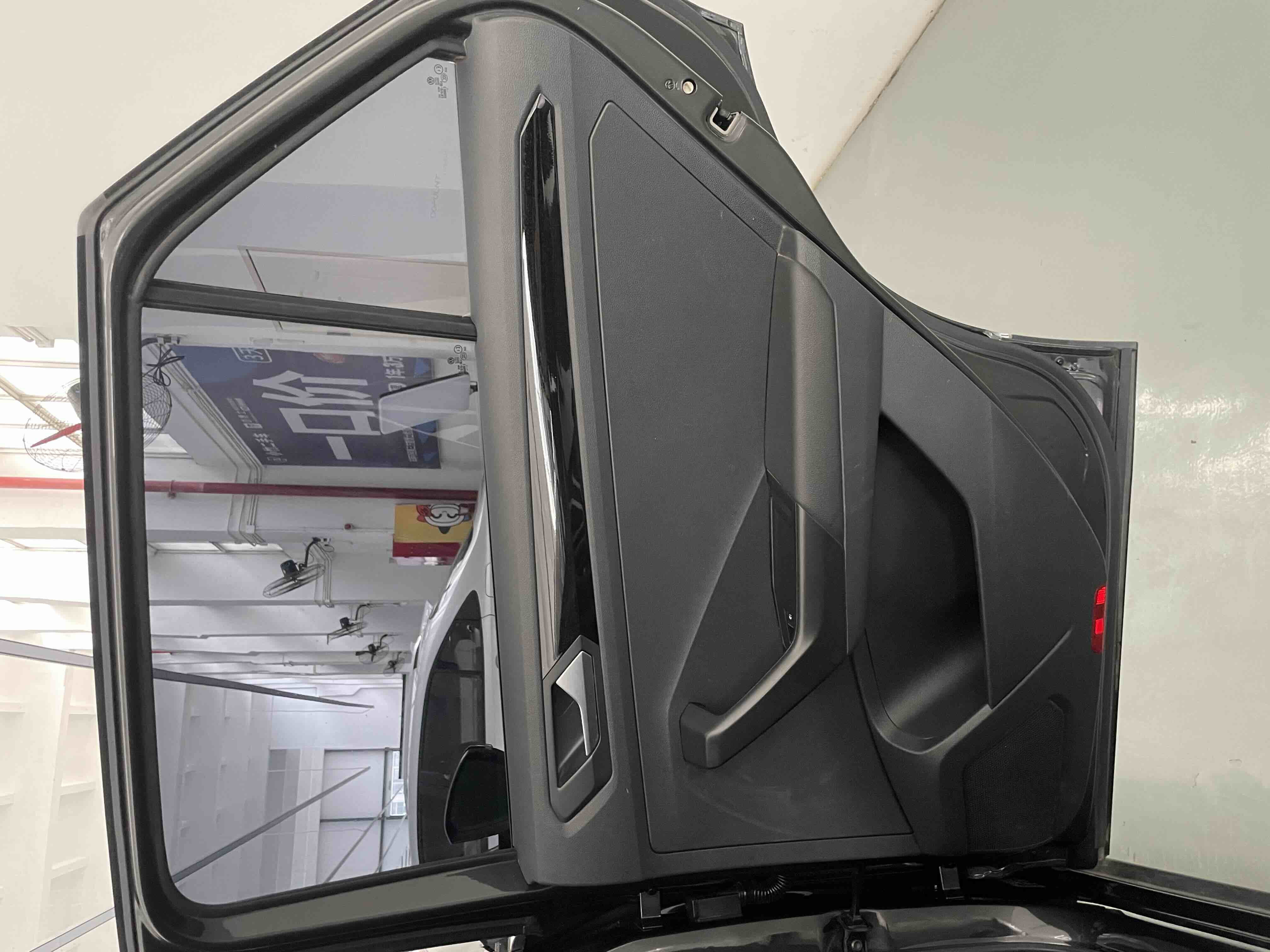 Volkswagen T-Roc 2023 #25 Volkswagen T-Roc 2023 car image #25