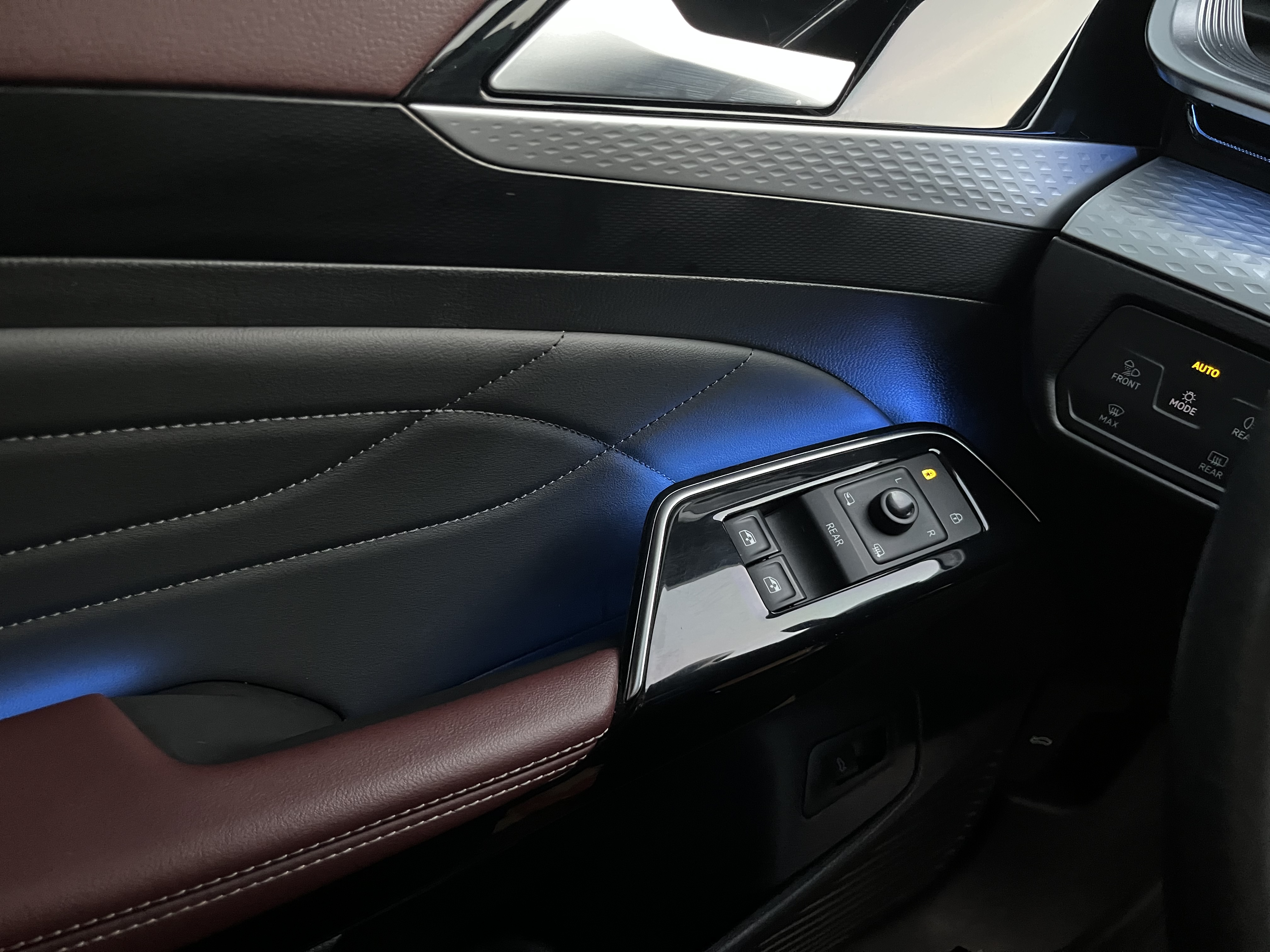 Volkswagen ID.6 X 2023 car image #25